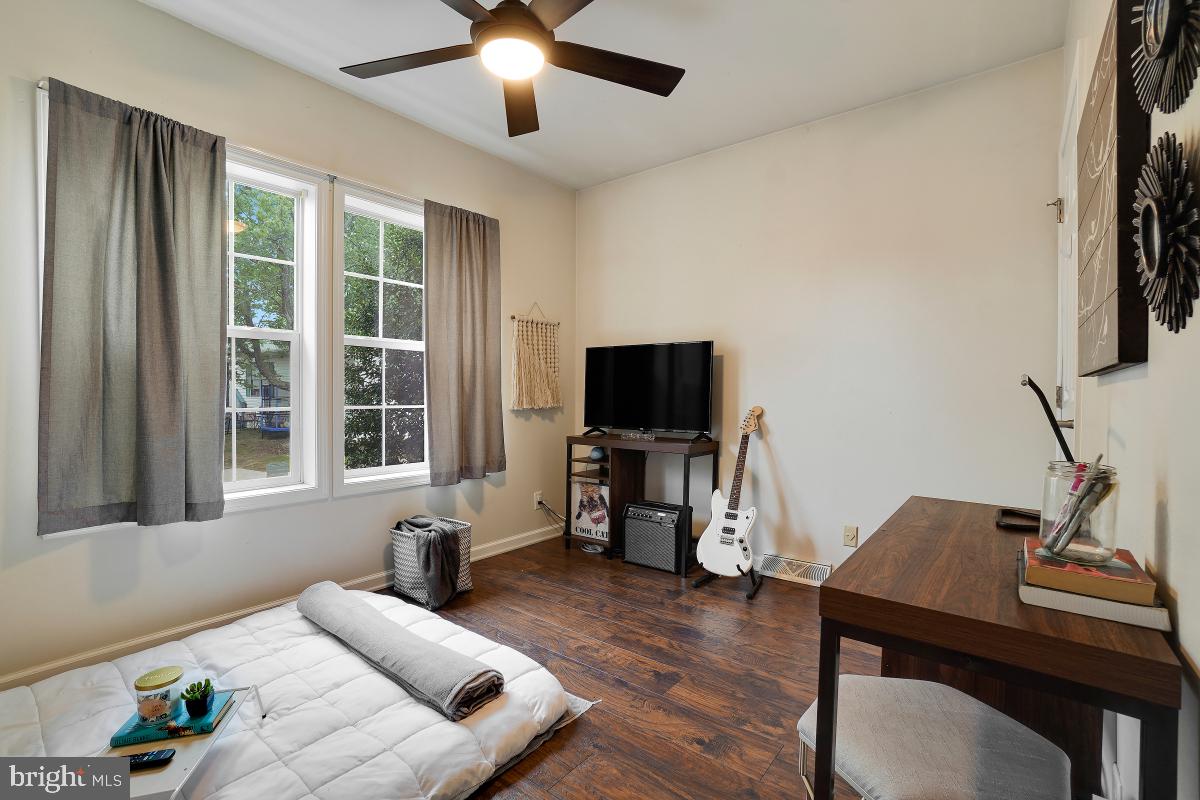 MEADOWS OF CHANTILLY - Residential