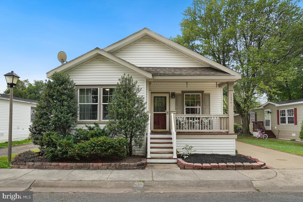 MEADOWS OF CHANTILLY - Residential