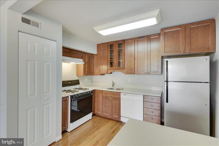 SEVERN HOUSE - Residential Lease