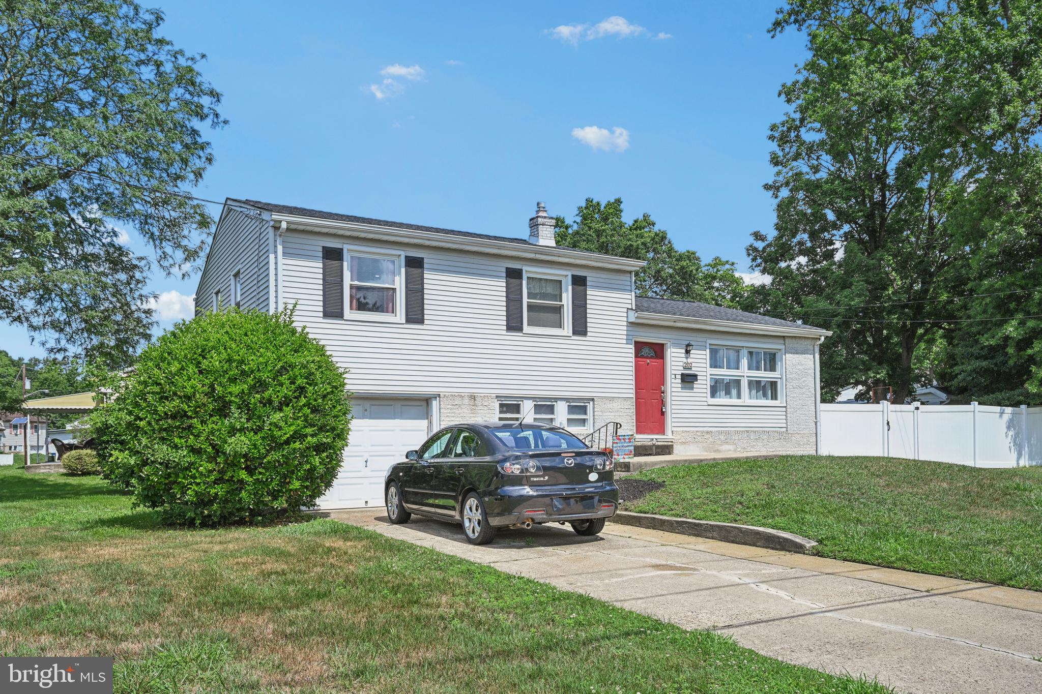 202 W MAIDEN LANE