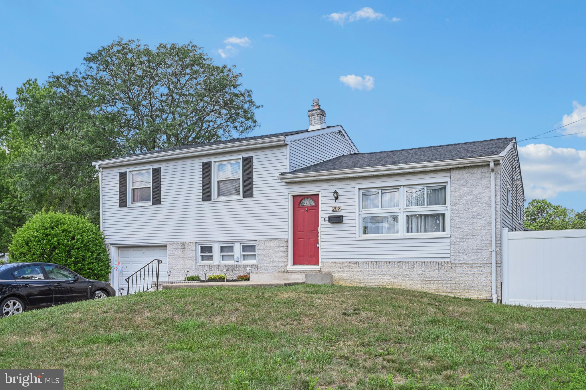 202 W MAIDEN LANE