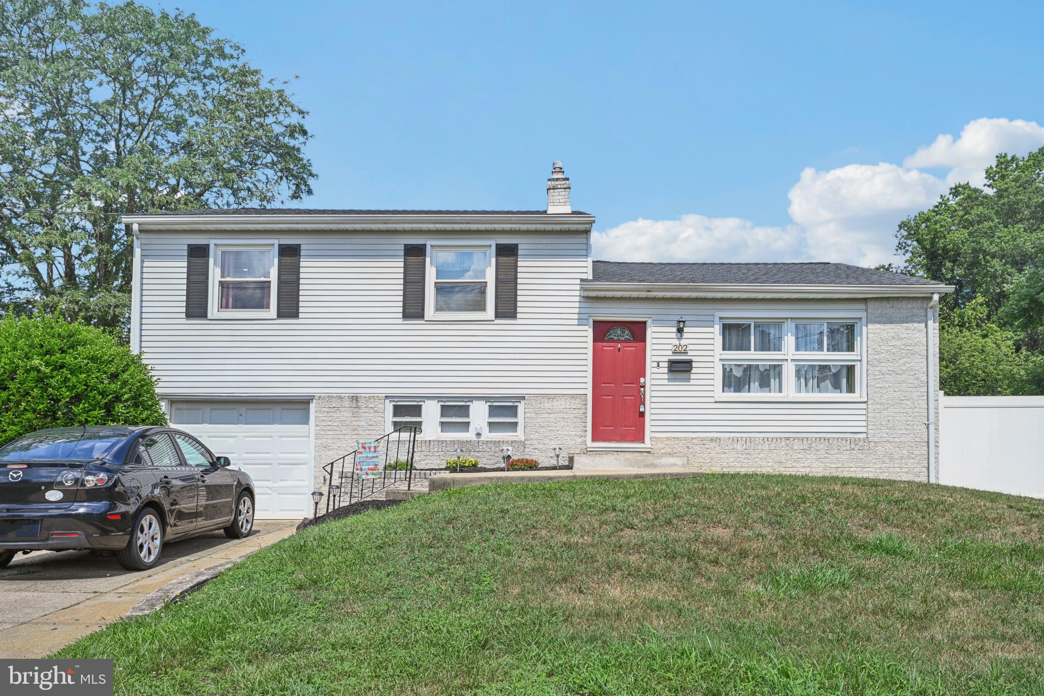 202 W MAIDEN LANE