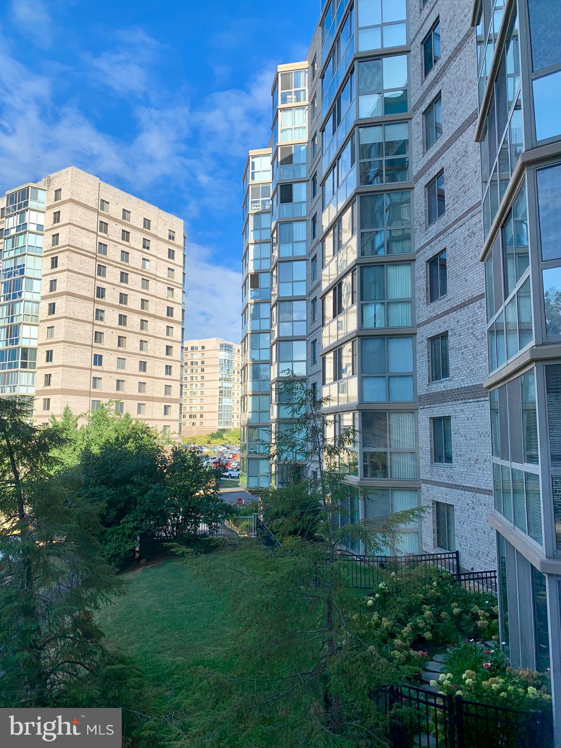 LANSDOWNE WOODS LEISURE WORLD - Residential