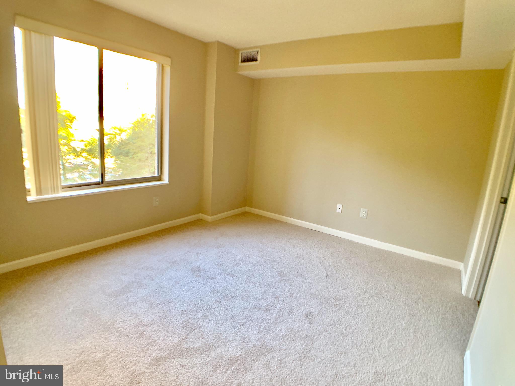 LANSDOWNE WOODS LEISURE WORLD - Residential