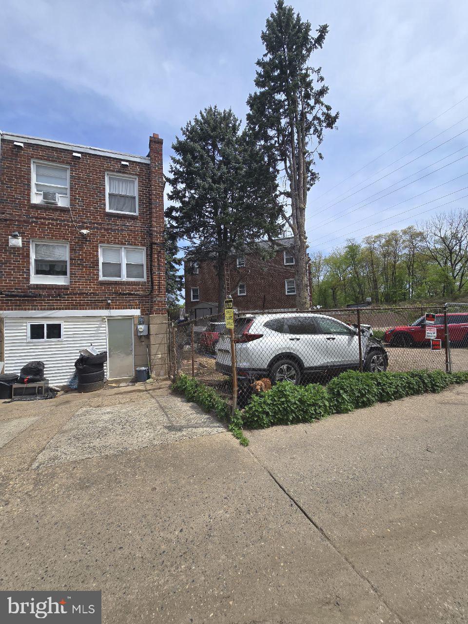 LAWNCREST - Residential