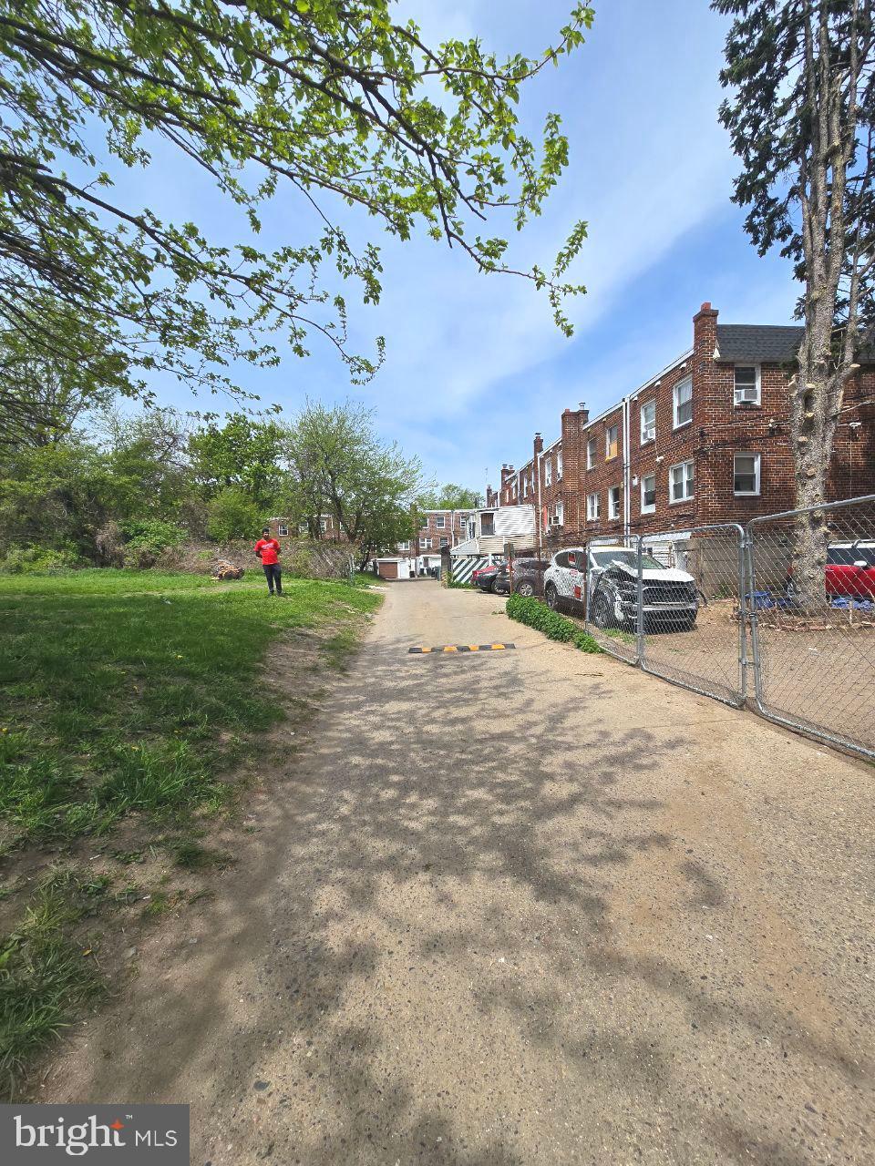 LAWNCREST - Residential
