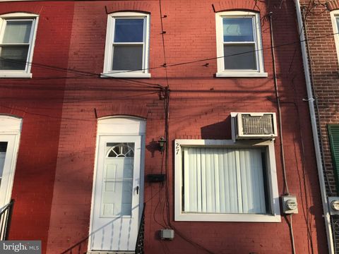 Townhouse For Sale - 27 Upland Avenue<br/> BROOKHAVEN, PA 19015