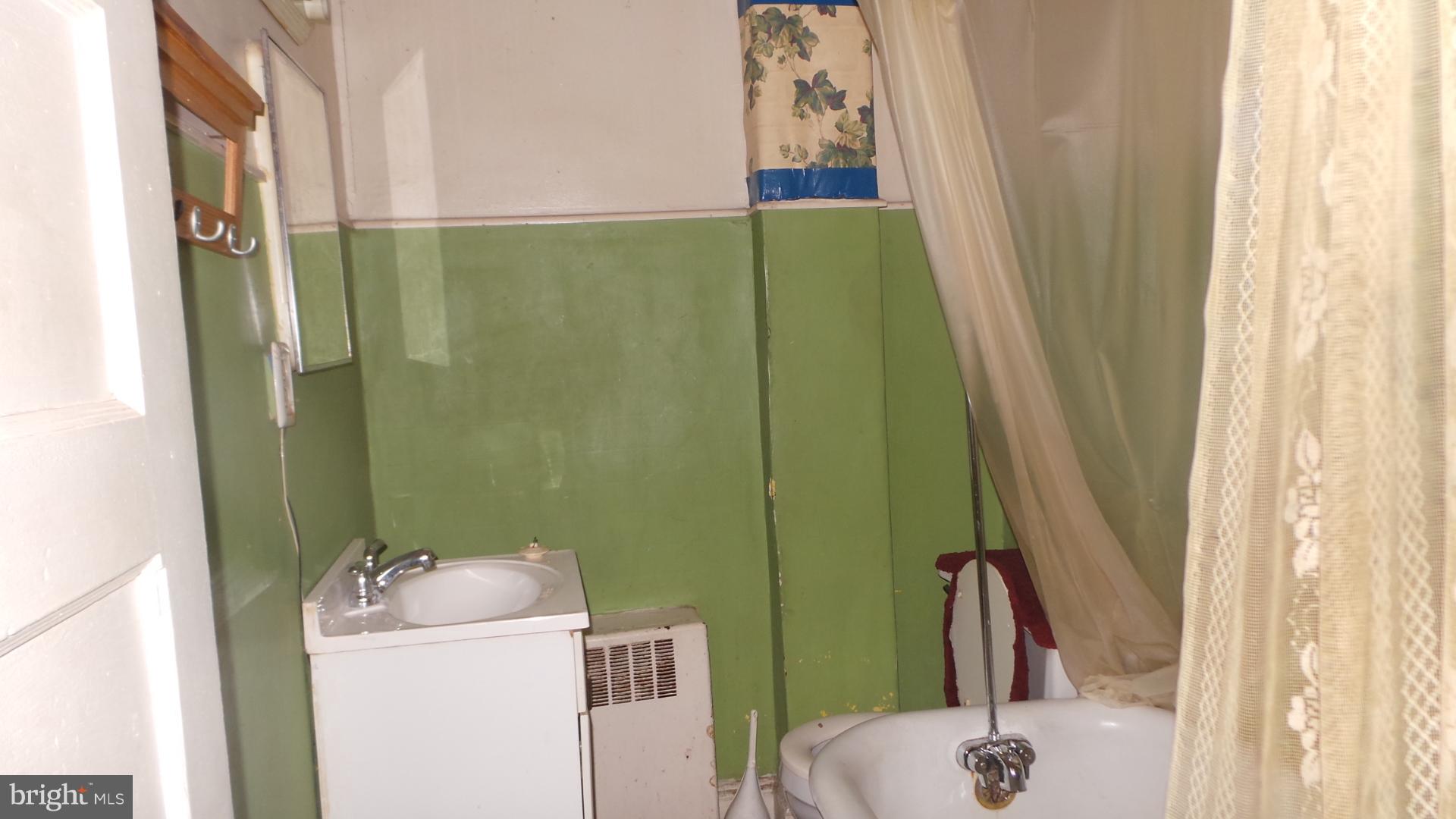 BROADWAY EAST - Residential