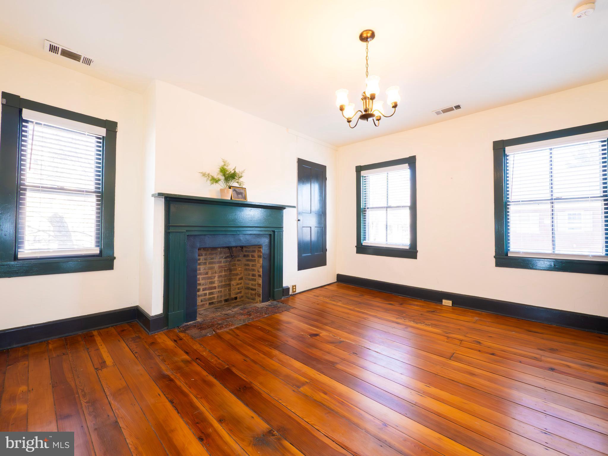 WINCHESTER HISTORIC DISTRICT - Commercial Sale