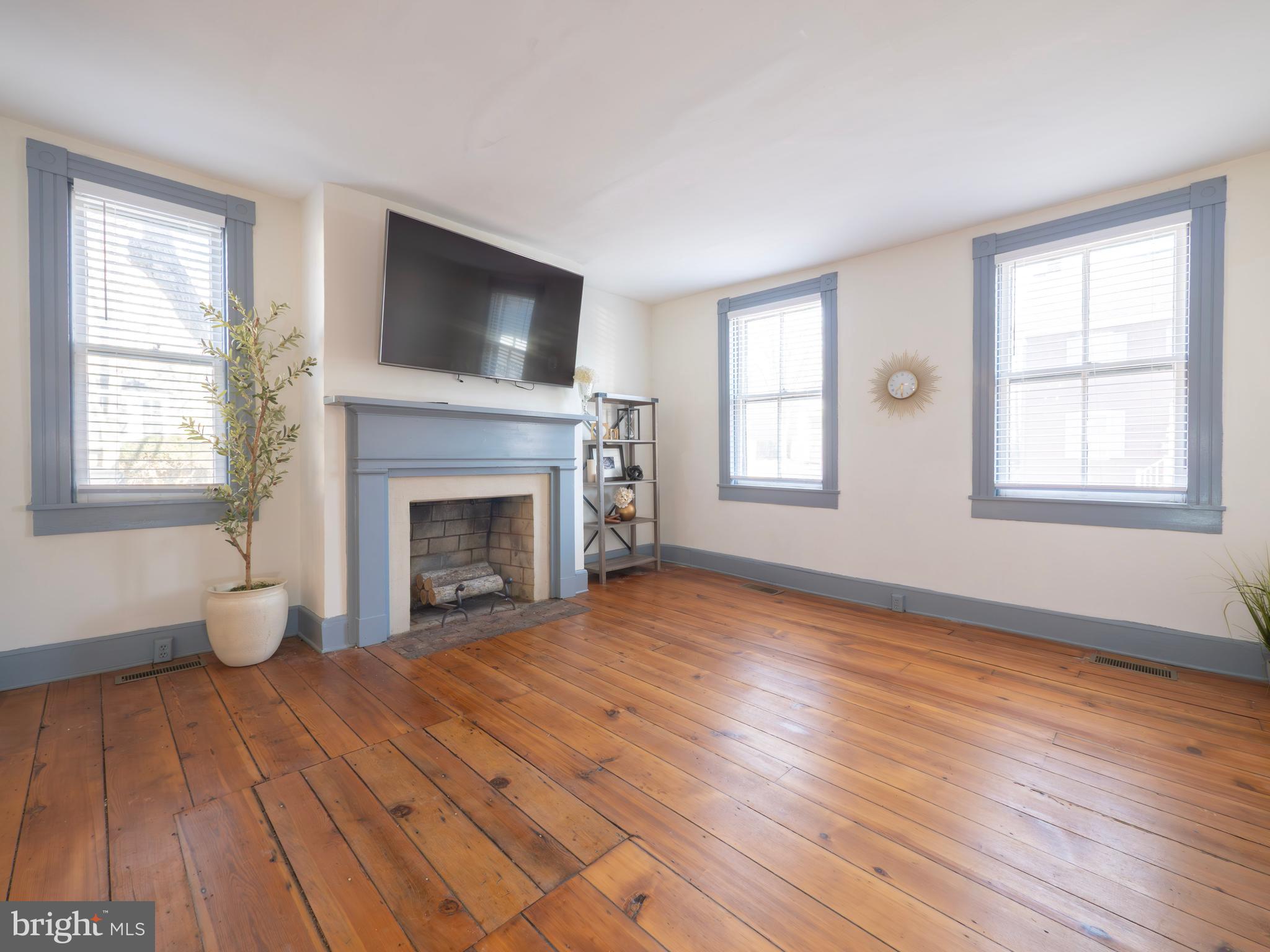 WINCHESTER HISTORIC DISTRICT - Commercial Sale