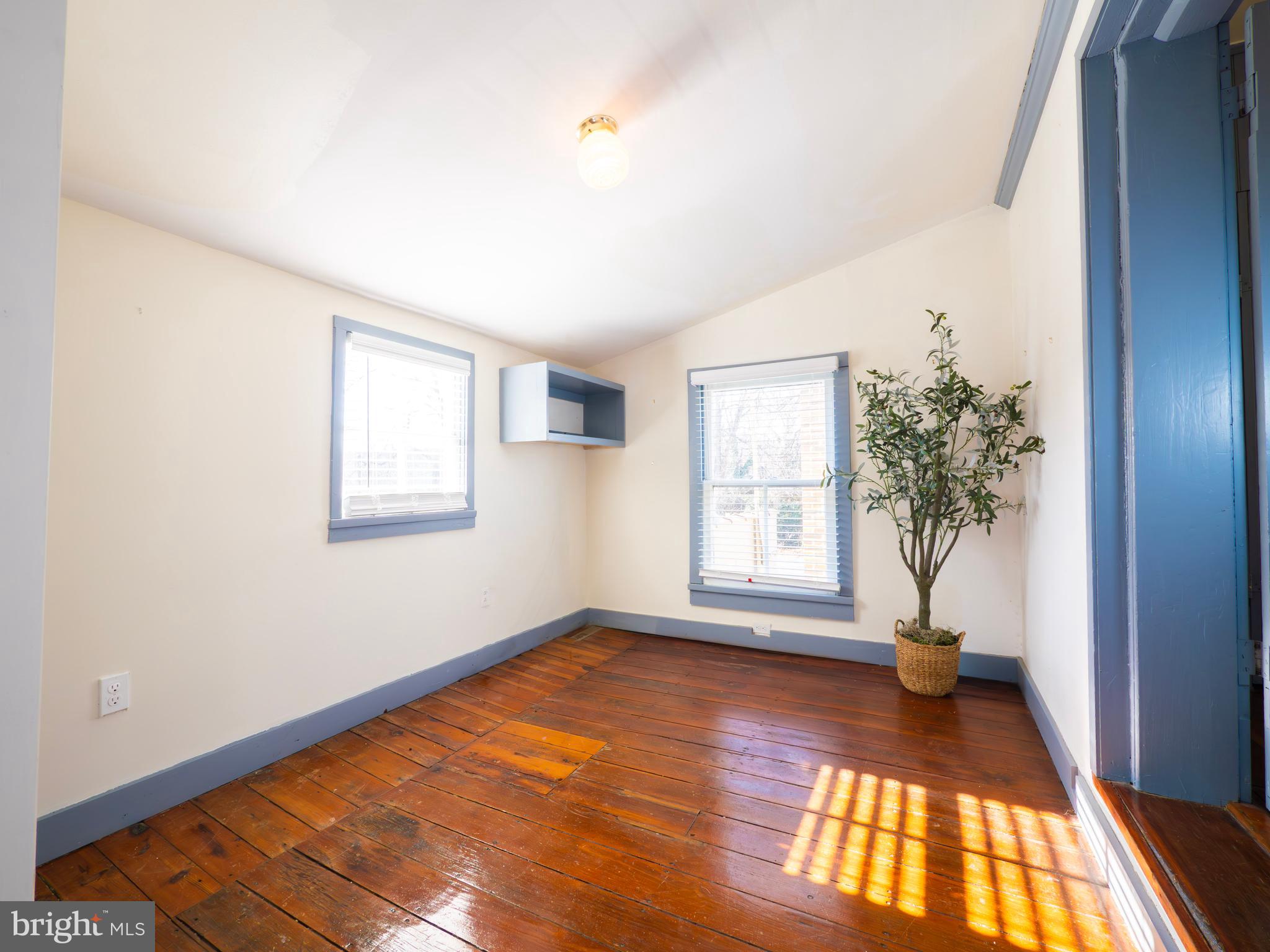WINCHESTER HISTORIC DISTRICT - Commercial Sale