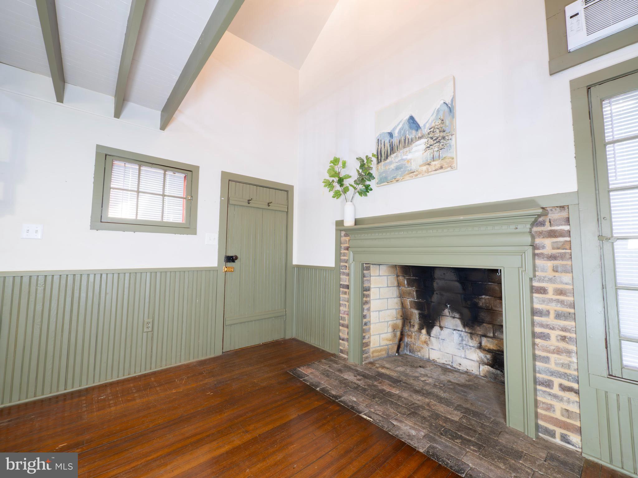 WINCHESTER HISTORIC DISTRICT - Commercial Sale