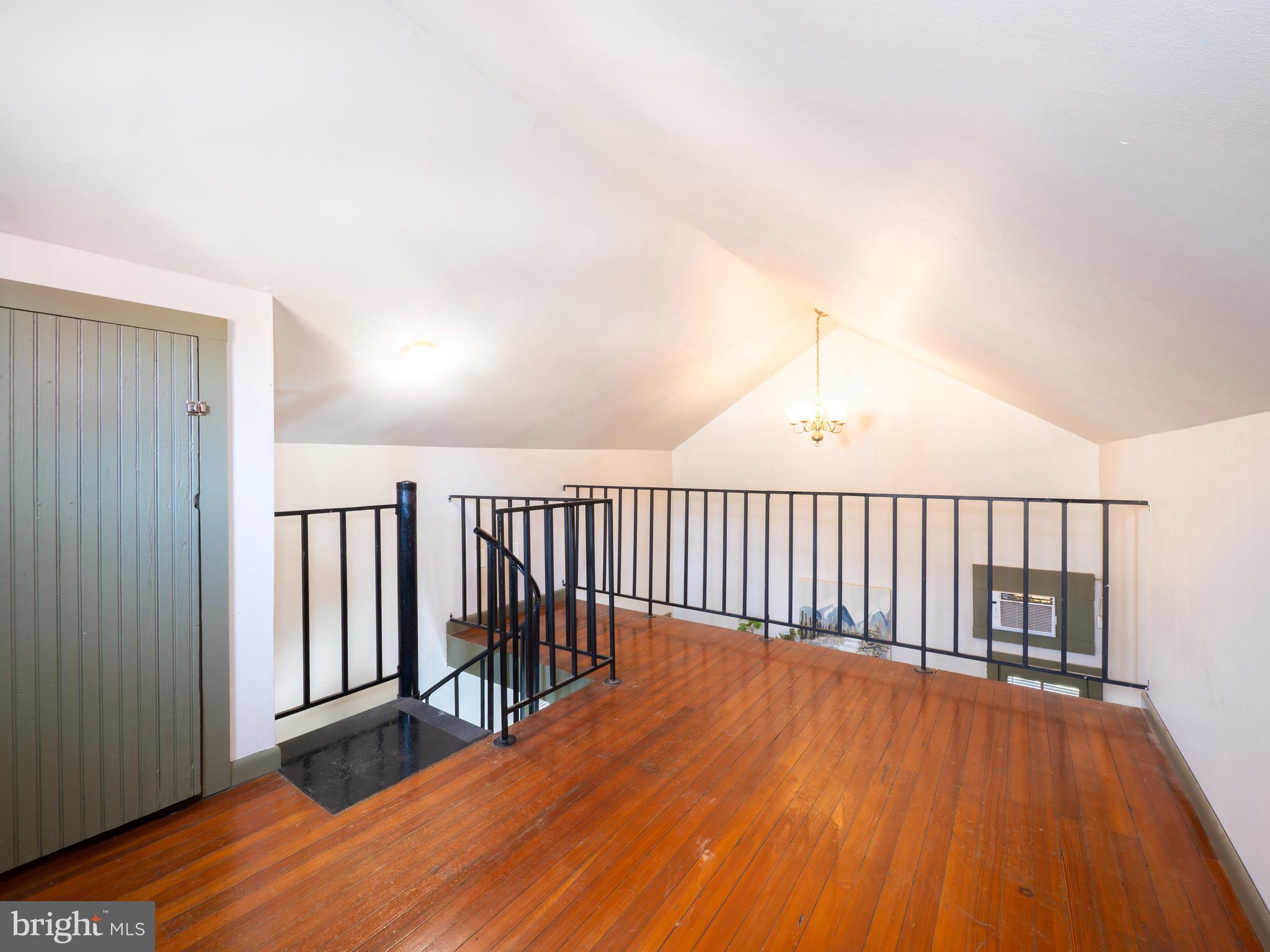 WINCHESTER HISTORIC DISTRICT - Commercial Sale