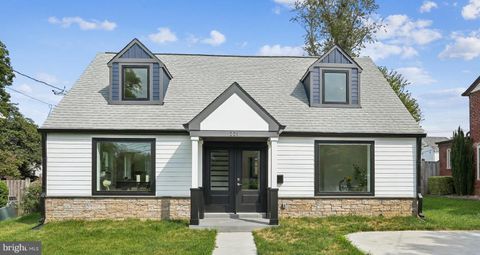 Photo of 221 Normandy Drive, SILVER SPRING, MD 20901 (MLS # MDMC2202768) Photo of 221 Normandy Drive, SILVER SPRING, MD 20901 (MLS # MDMC2202768)
