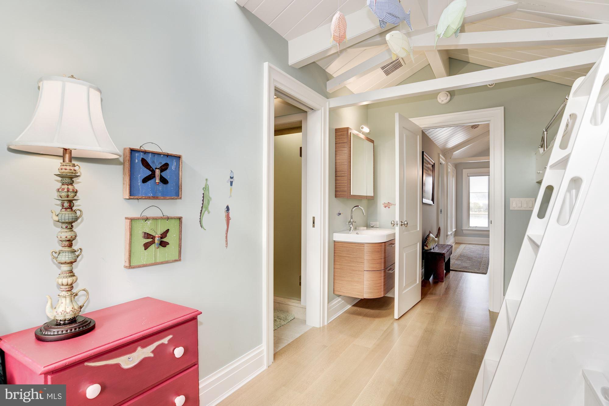 EASTPORT - Residential