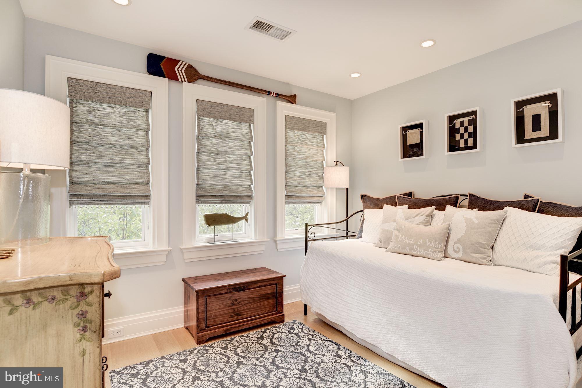 EASTPORT - Residential