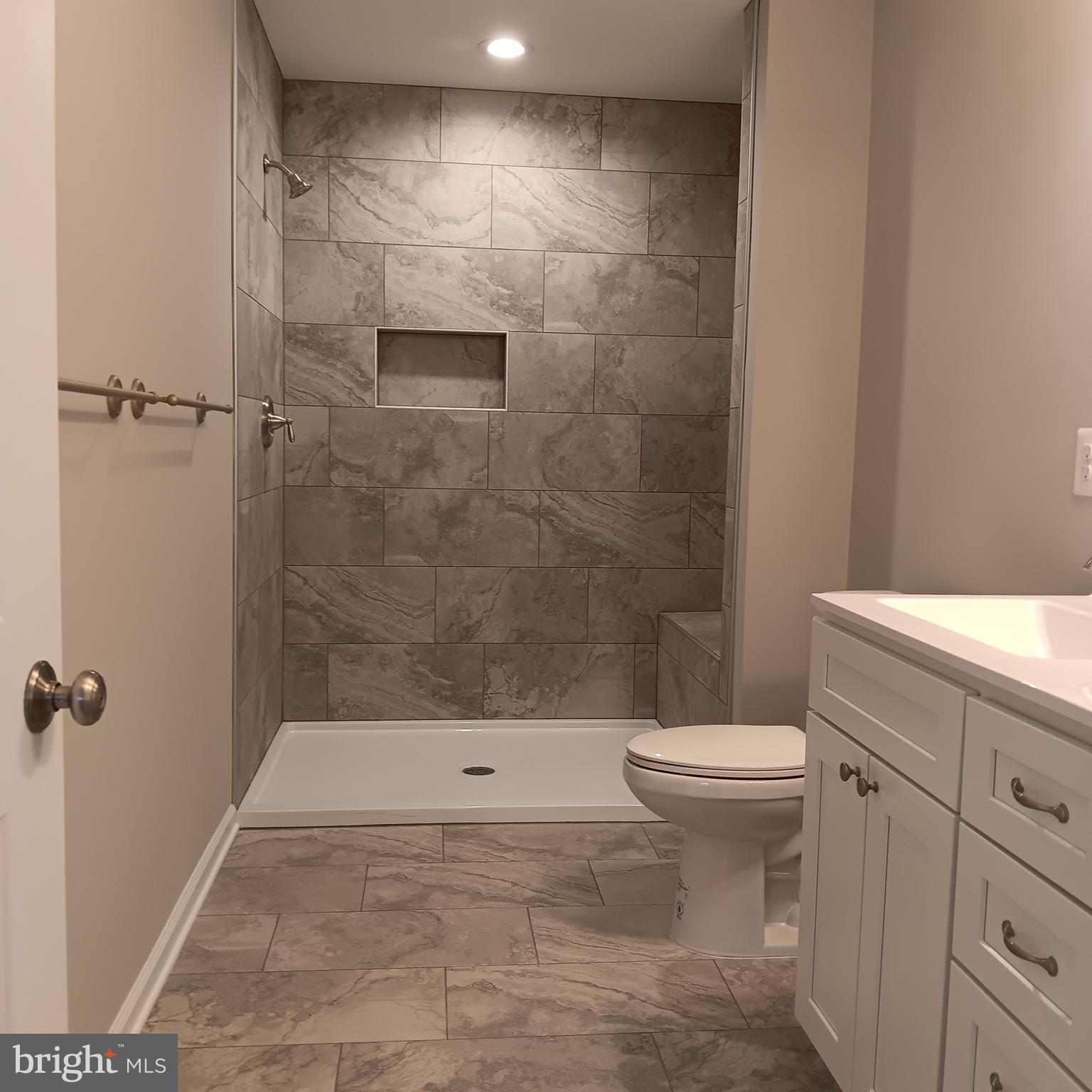 SHEN SHORES - Residential