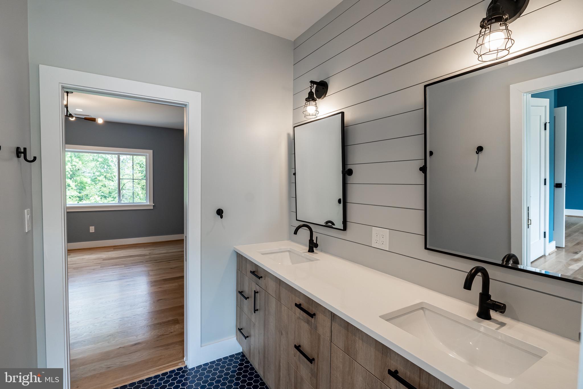 COUNTRY CLUB HILLS - Residential