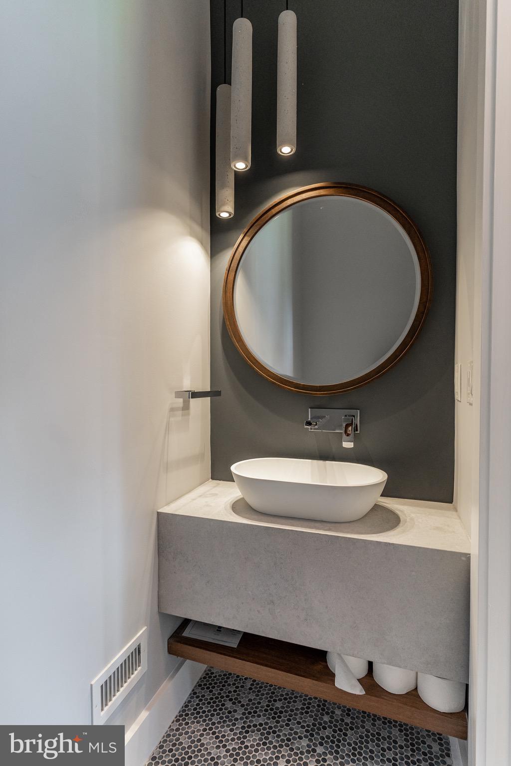 COUNTRY CLUB HILLS - Residential