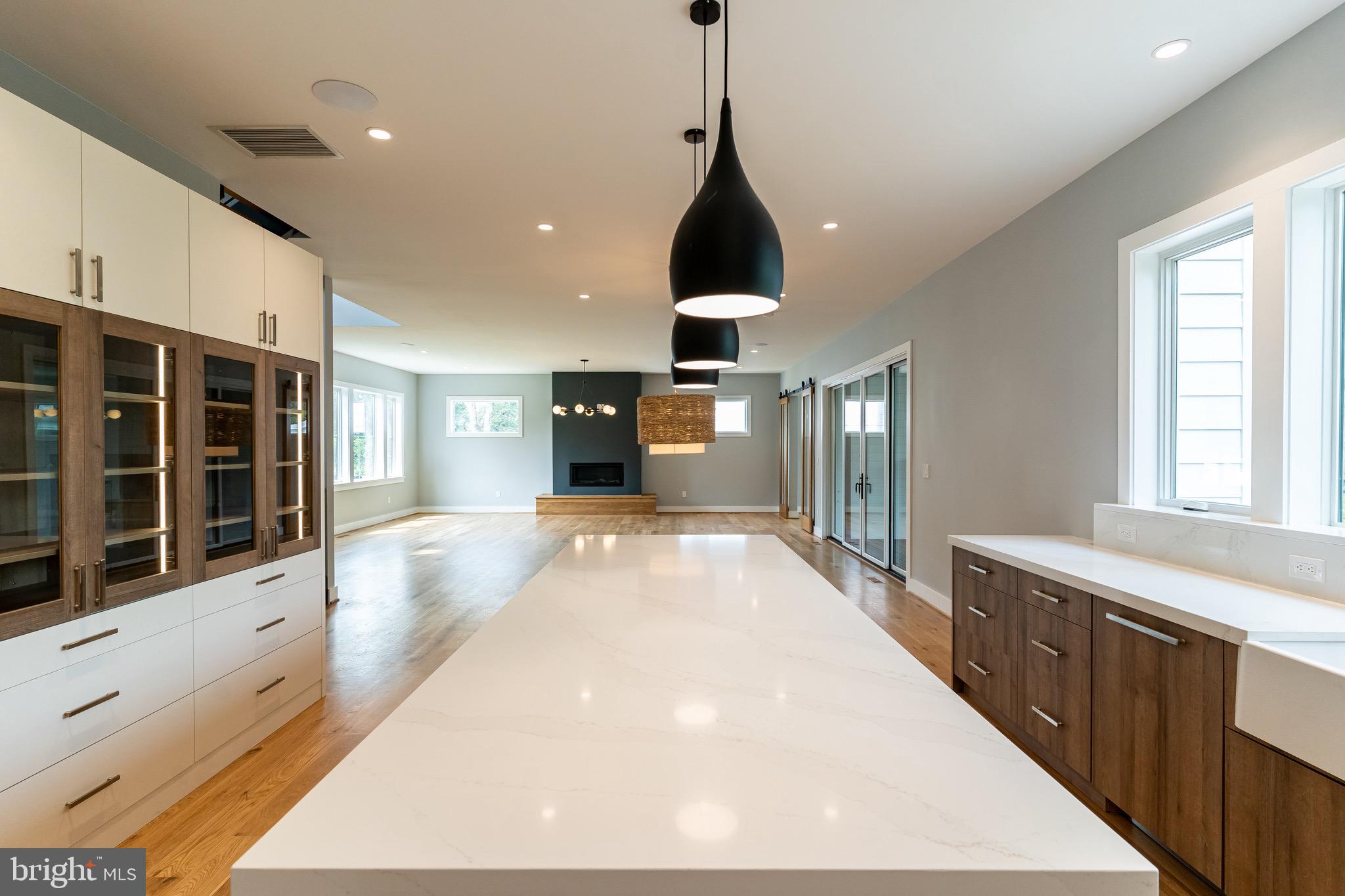 COUNTRY CLUB HILLS - Residential