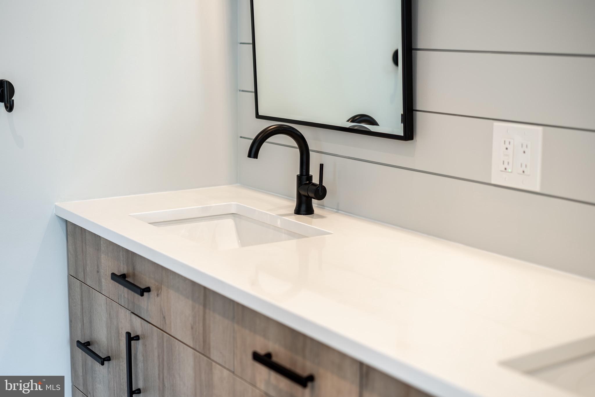 COUNTRY CLUB HILLS - Residential