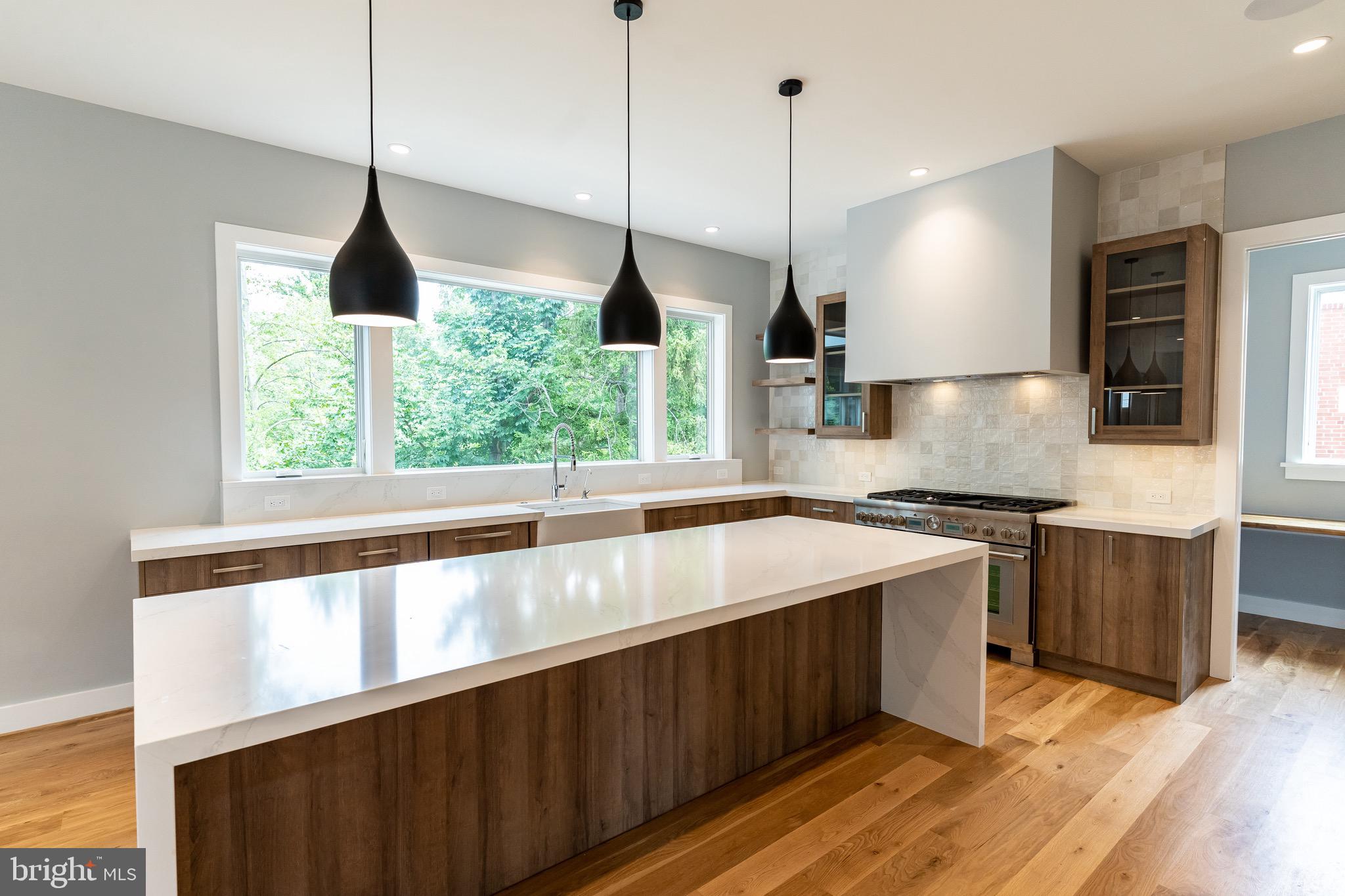 COUNTRY CLUB HILLS - Residential