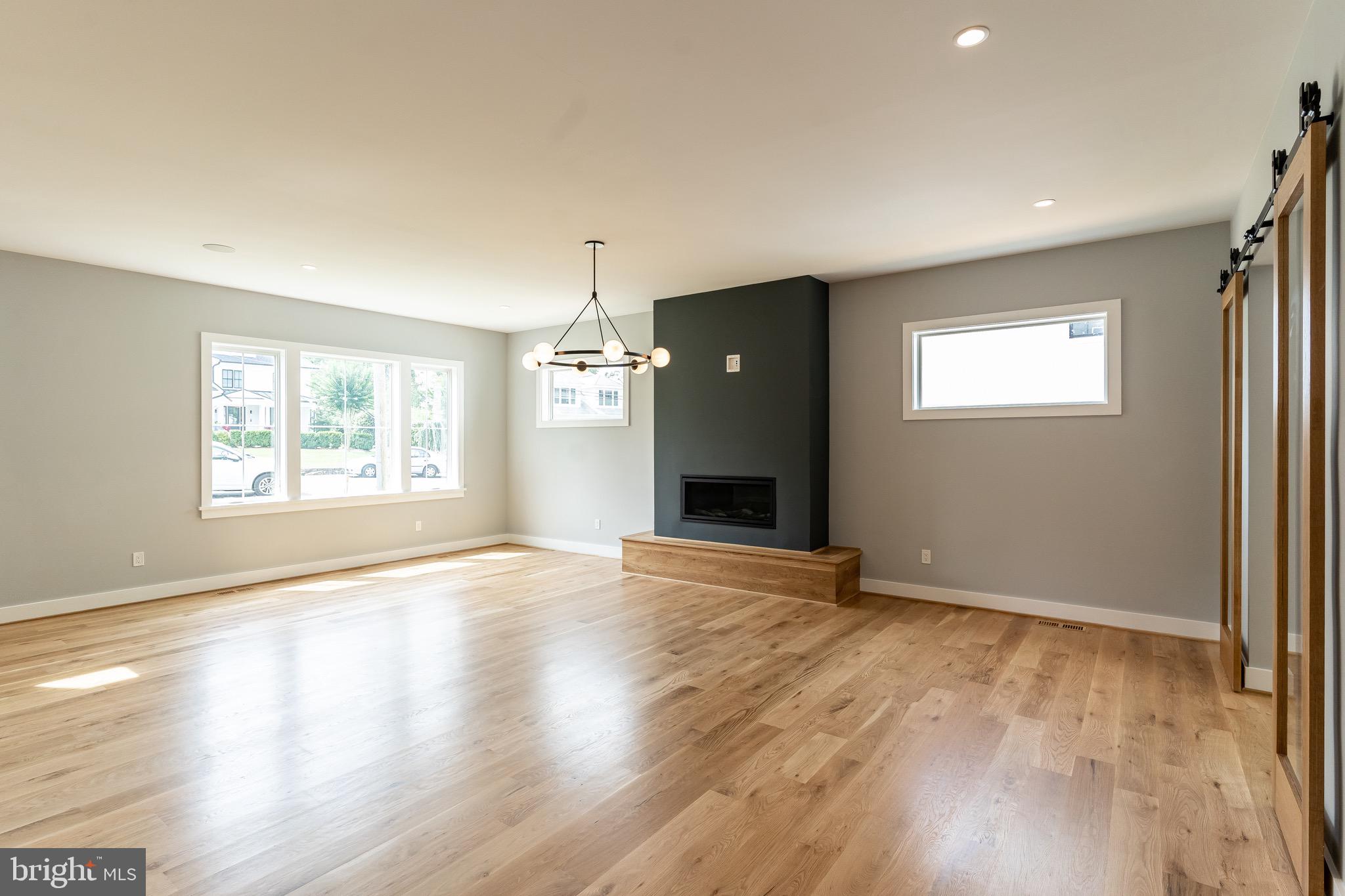 COUNTRY CLUB HILLS - Residential