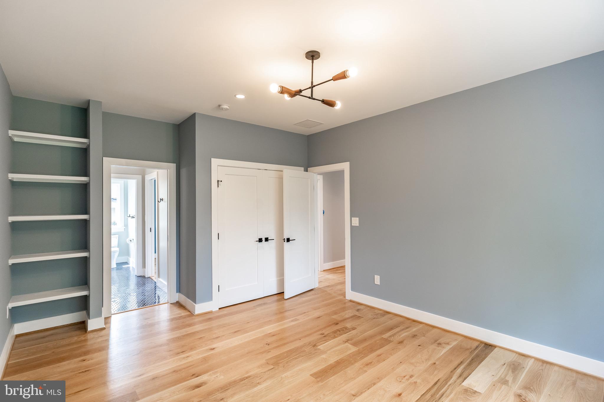 COUNTRY CLUB HILLS - Residential