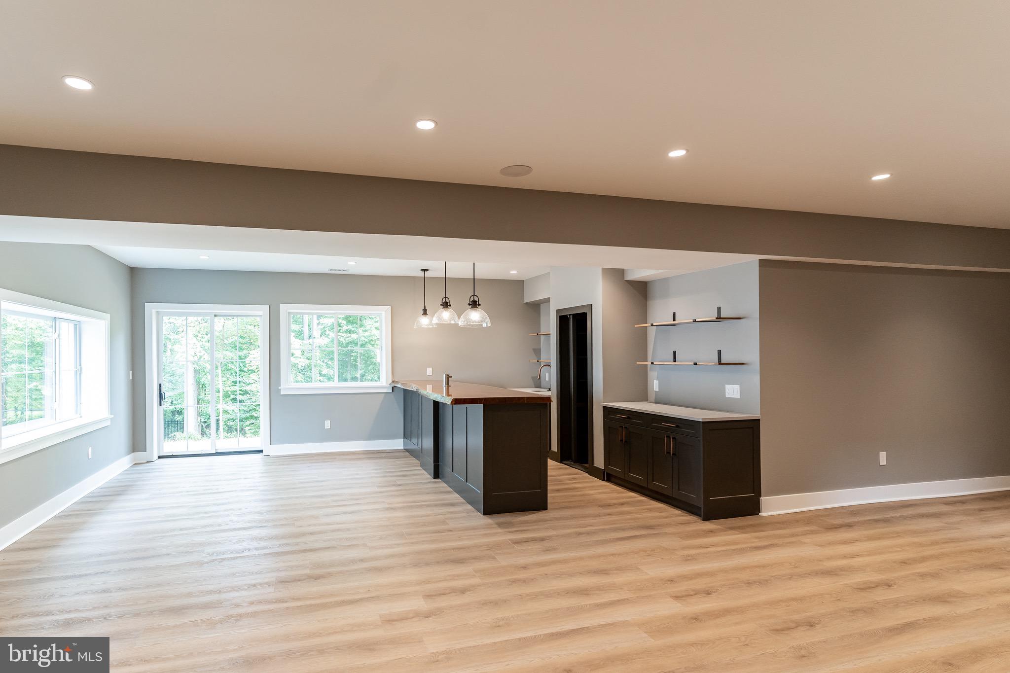 COUNTRY CLUB HILLS - Residential