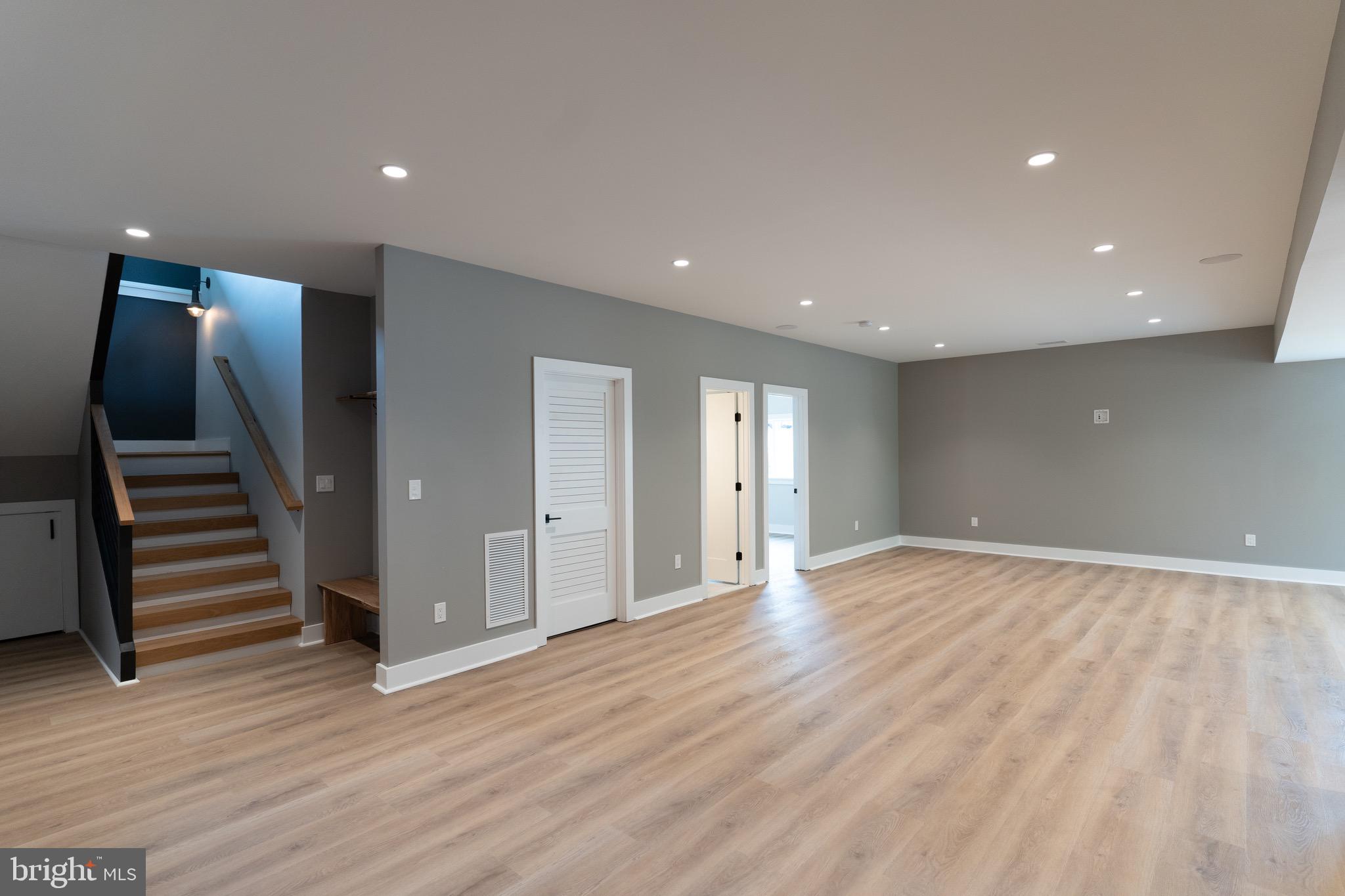 COUNTRY CLUB HILLS - Residential