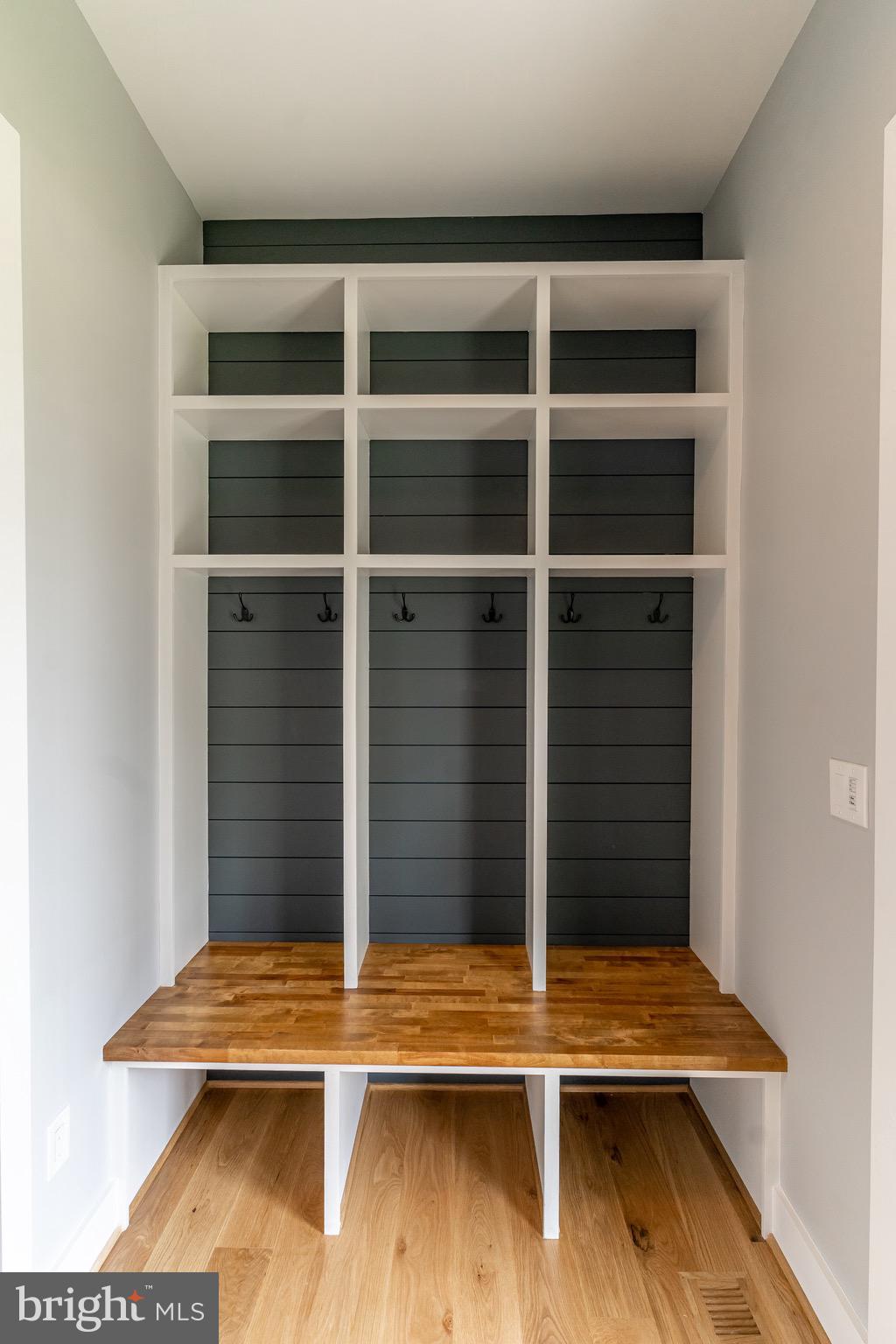 COUNTRY CLUB HILLS - Residential