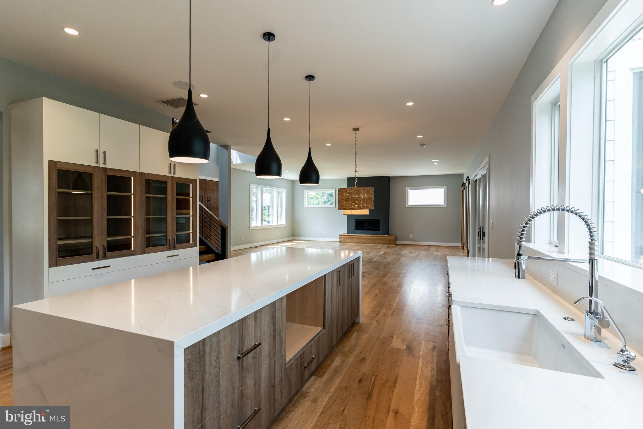 COUNTRY CLUB HILLS - Residential