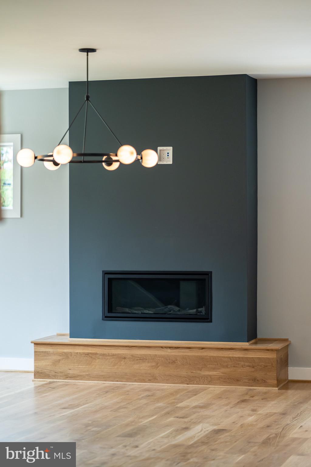 COUNTRY CLUB HILLS - Residential