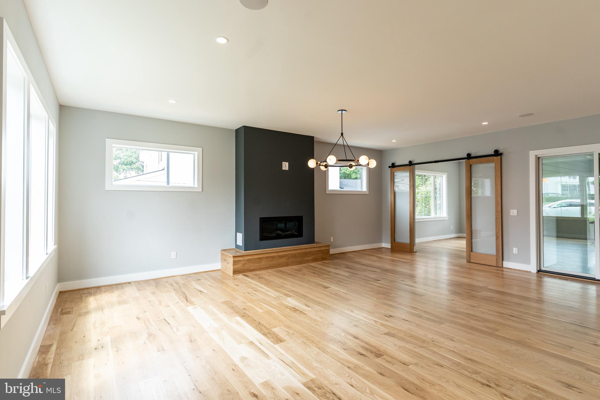 COUNTRY CLUB HILLS - Residential