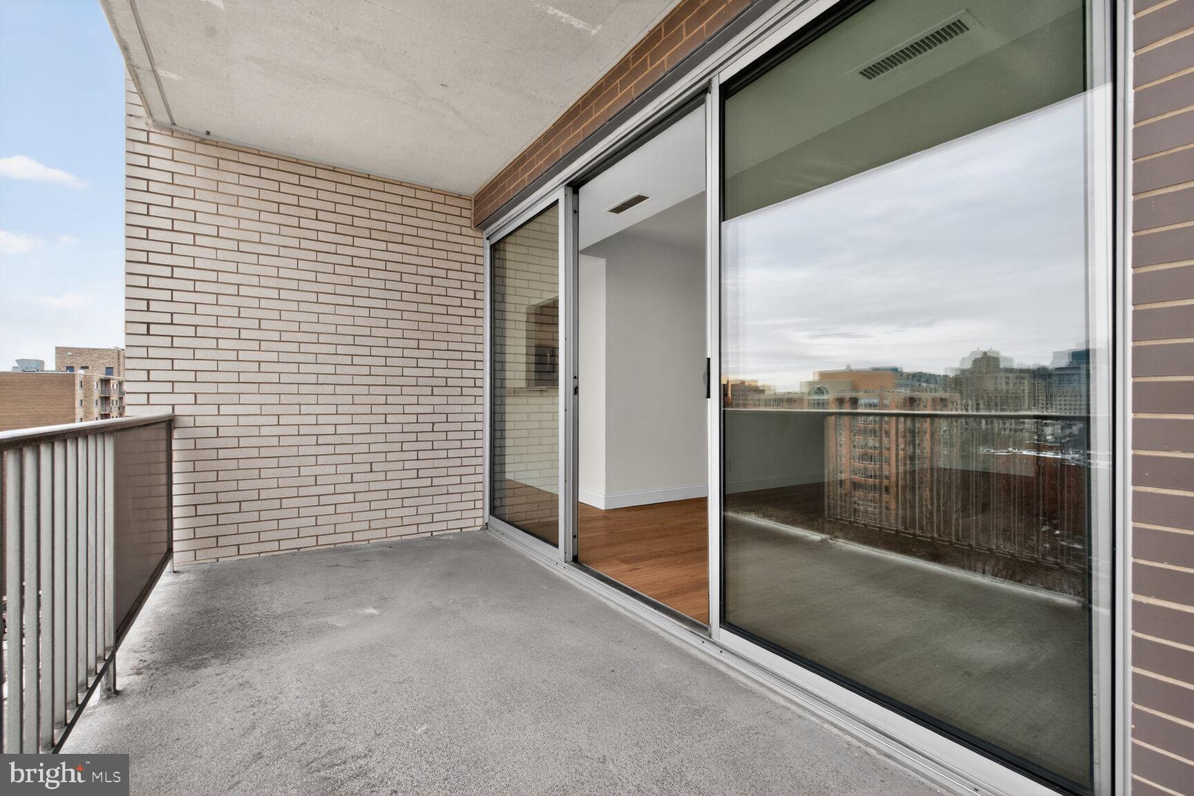 WHITEHALL - Residential