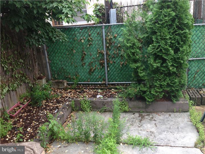 PORT RICHMOND - Residential Lease