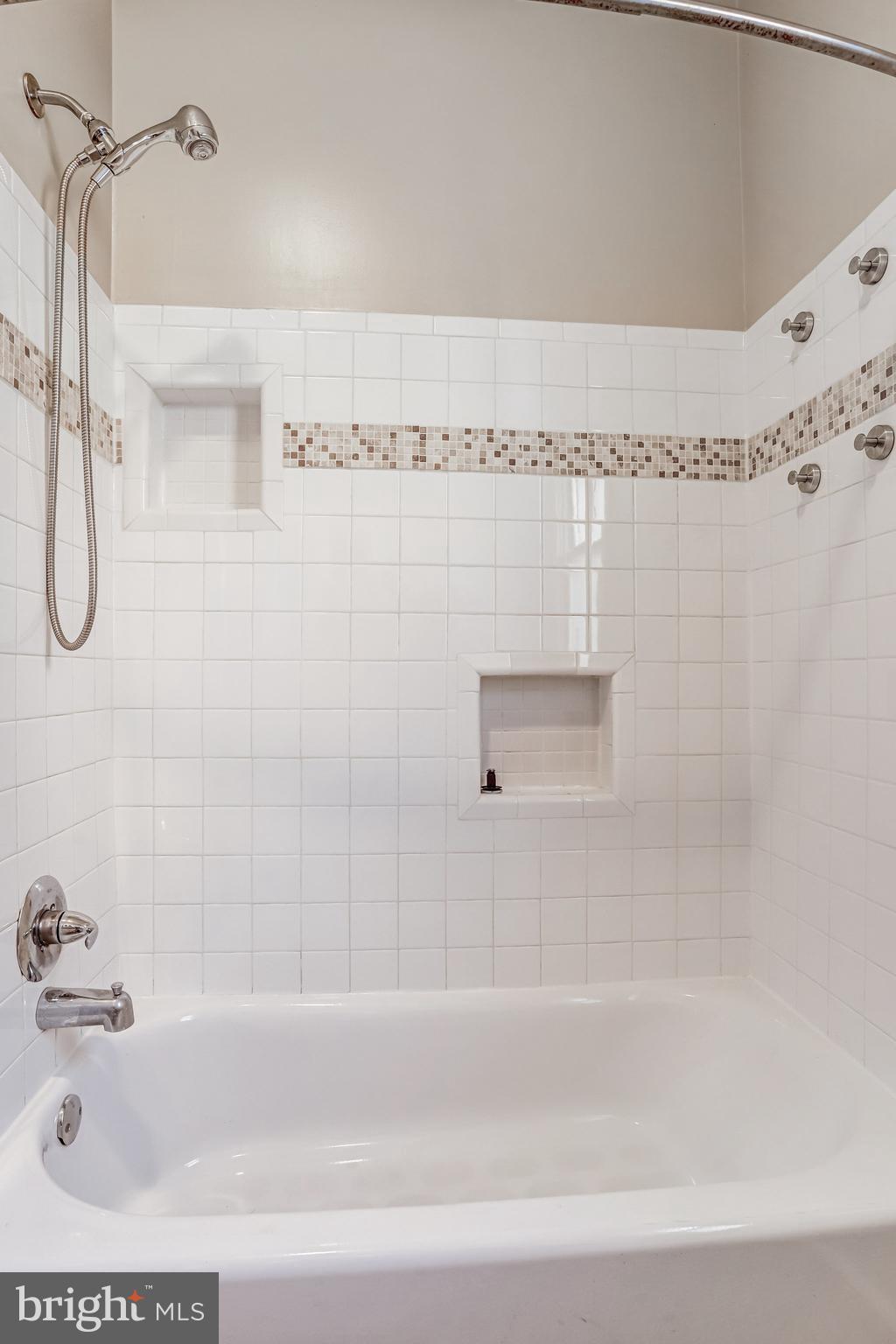 LAUREL - Residential Lease