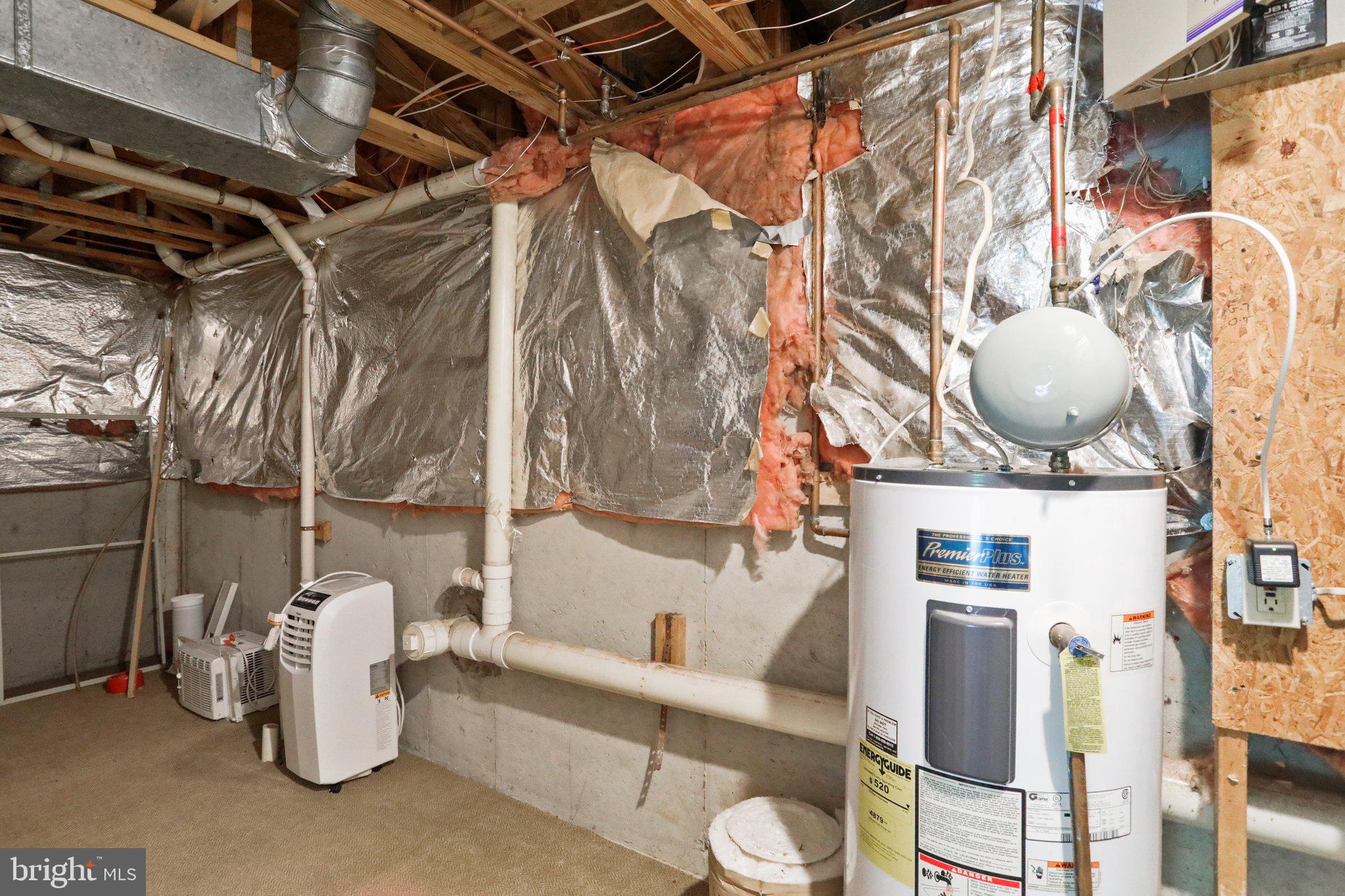 LAKE ANITA LOUISE - Residential