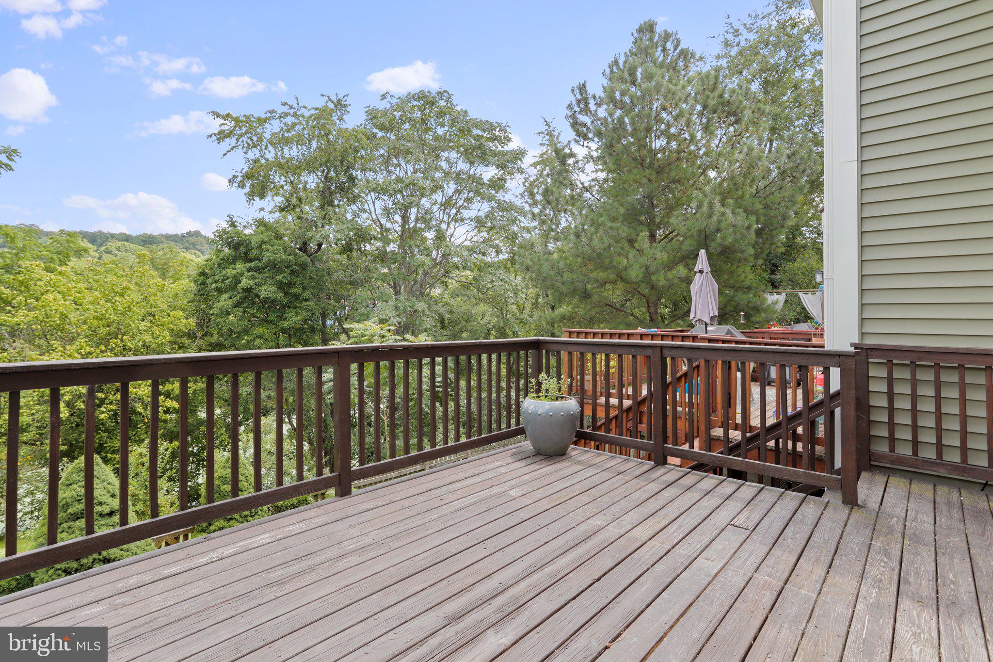 LAKE ANITA LOUISE - Residential