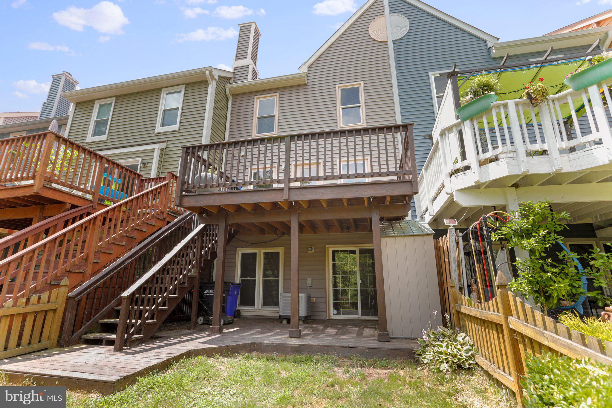 LAKE ANITA LOUISE - Residential