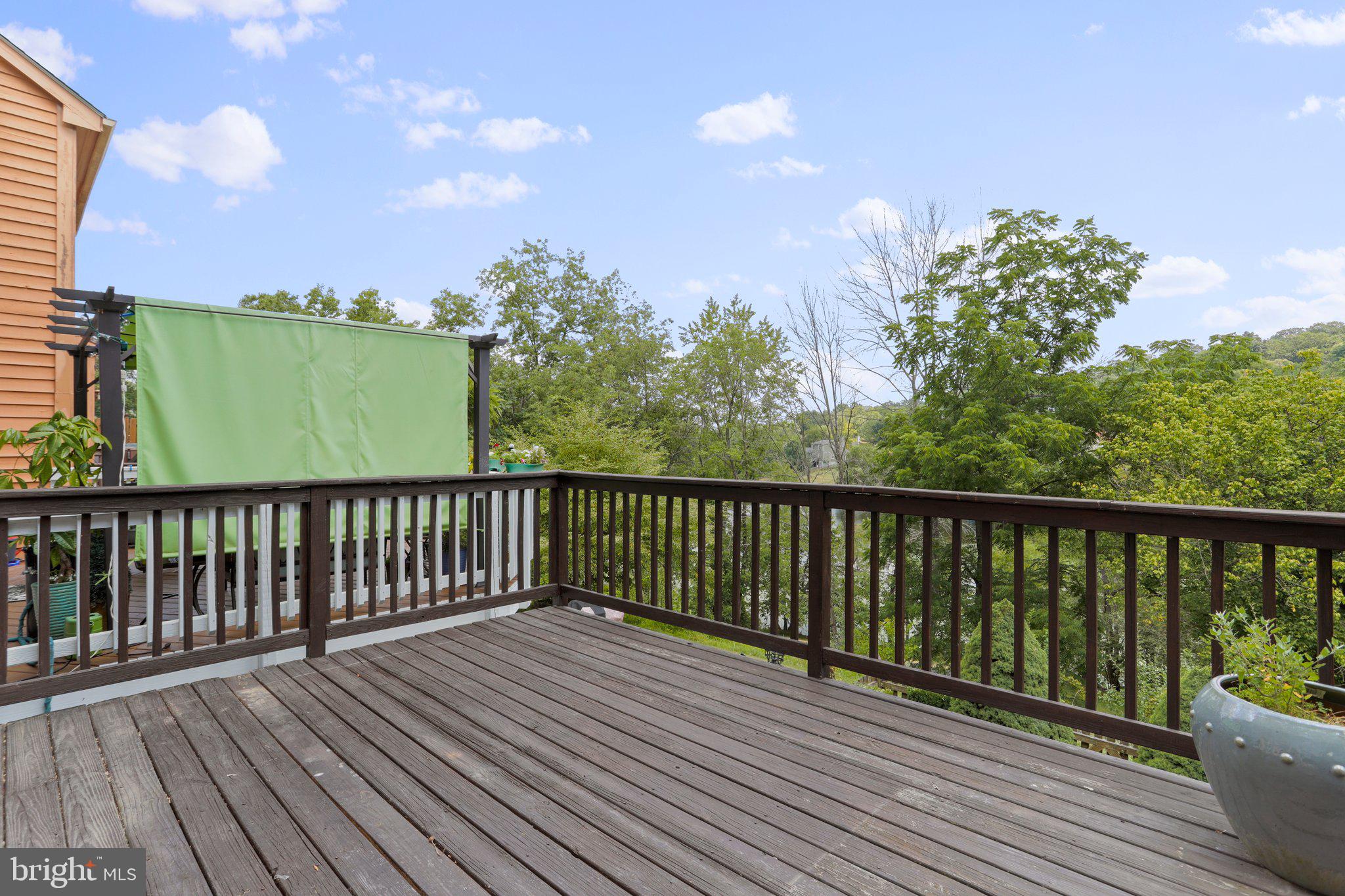 LAKE ANITA LOUISE - Residential