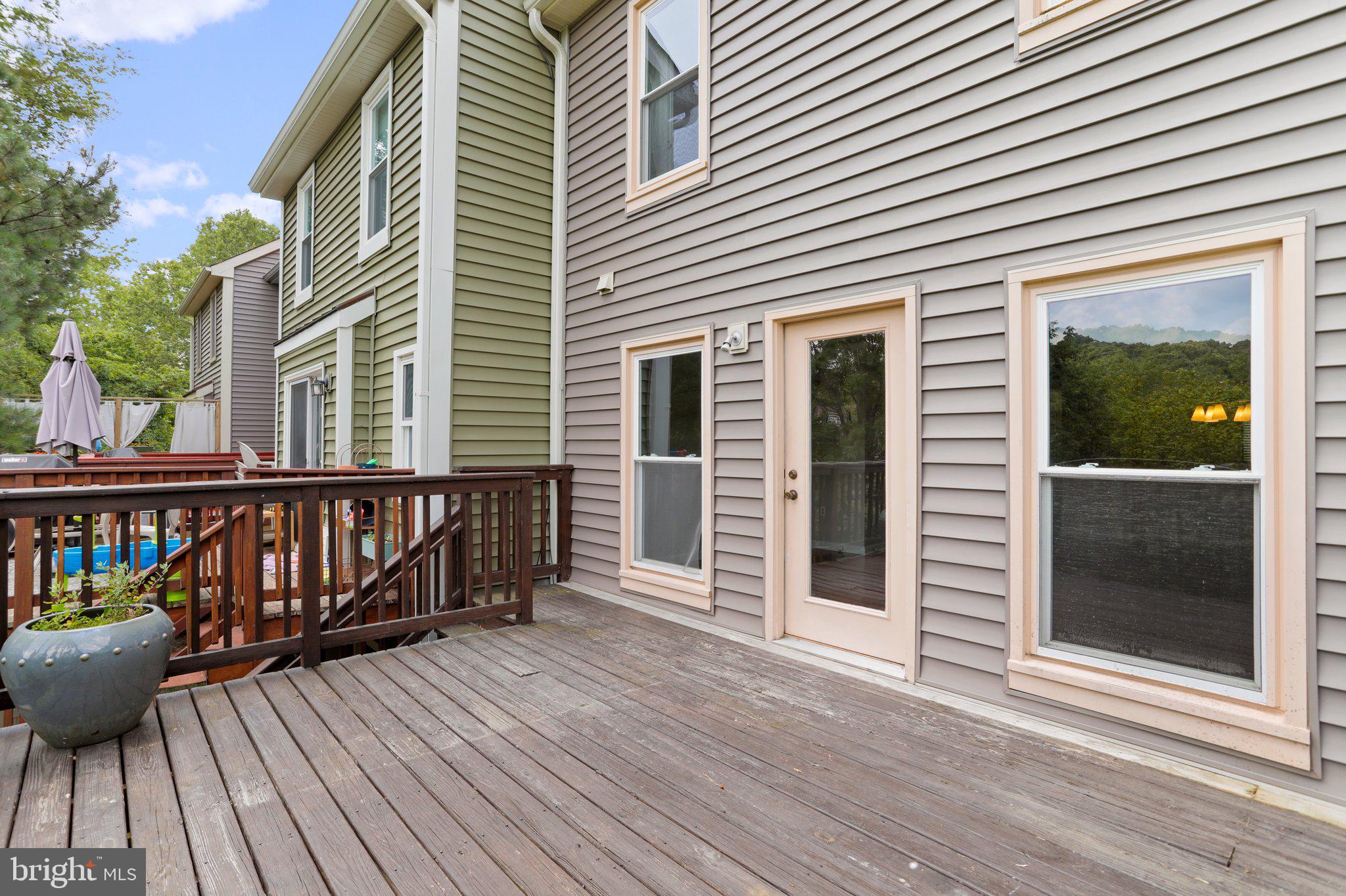 LAKE ANITA LOUISE - Residential