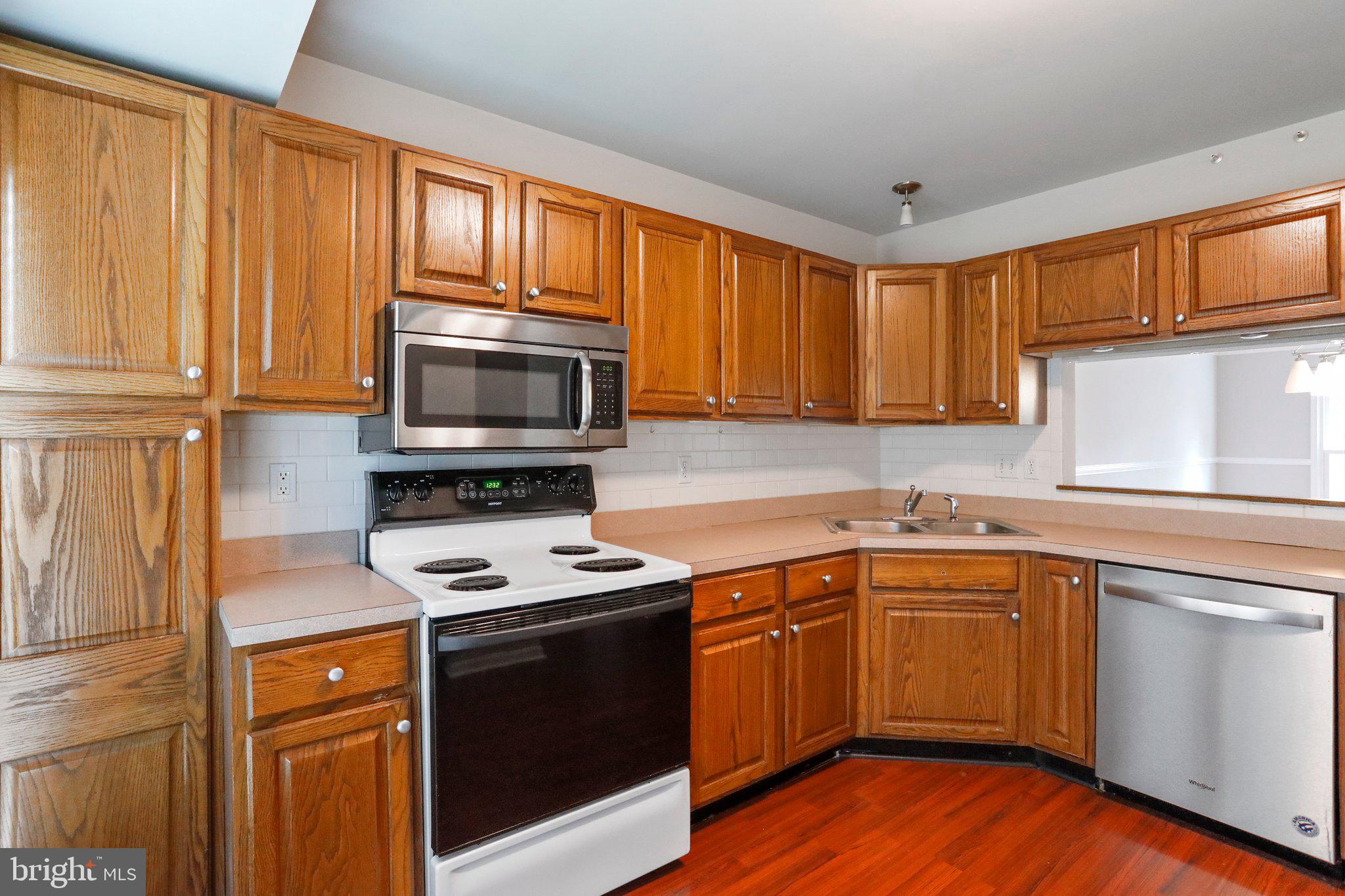 LAKE ANITA LOUISE - Residential