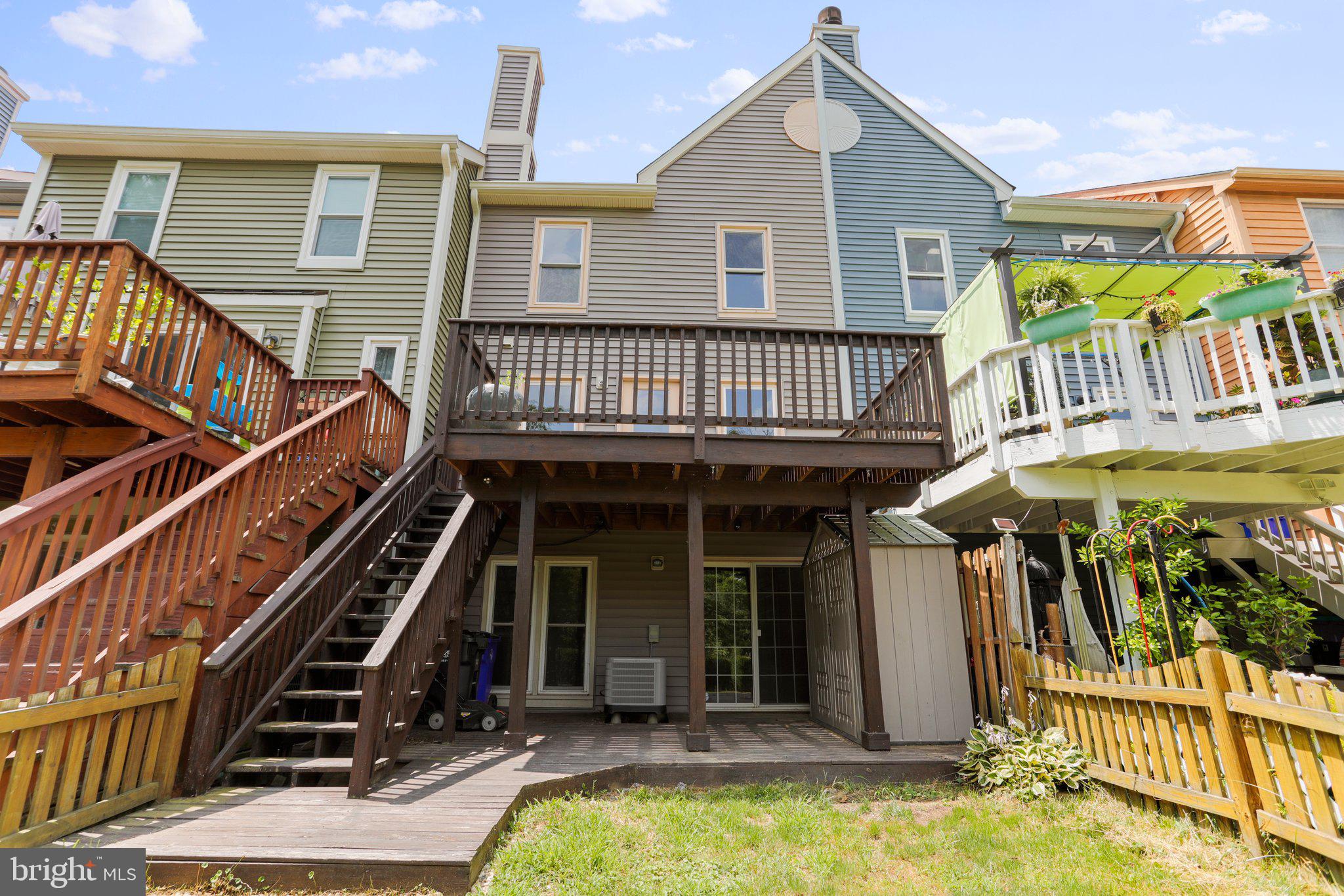 LAKE ANITA LOUISE - Residential