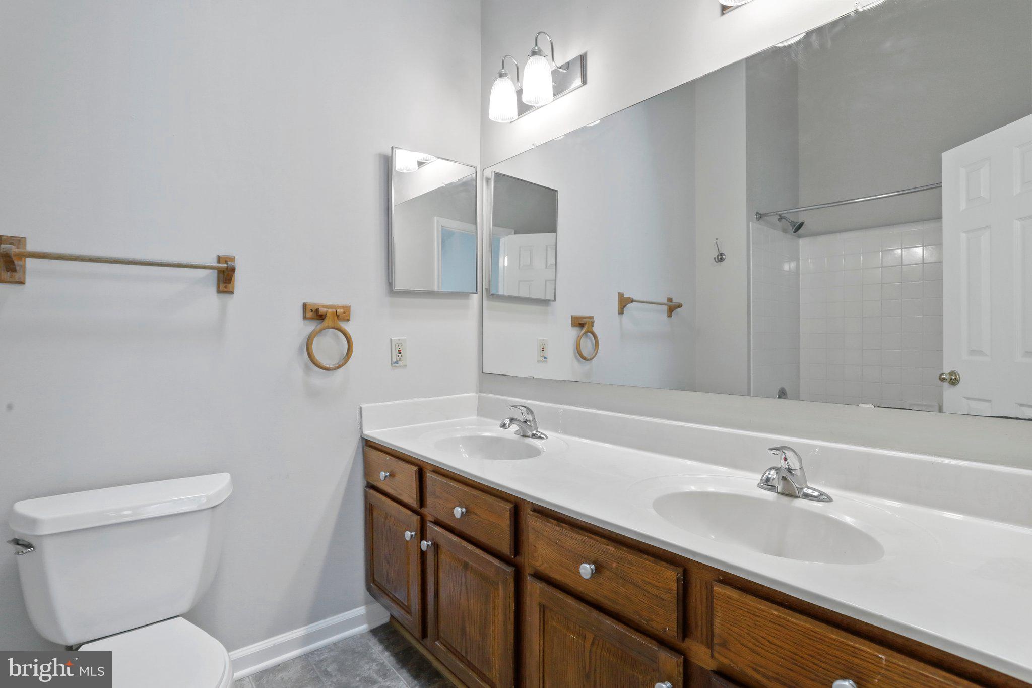 LAKE ANITA LOUISE - Residential