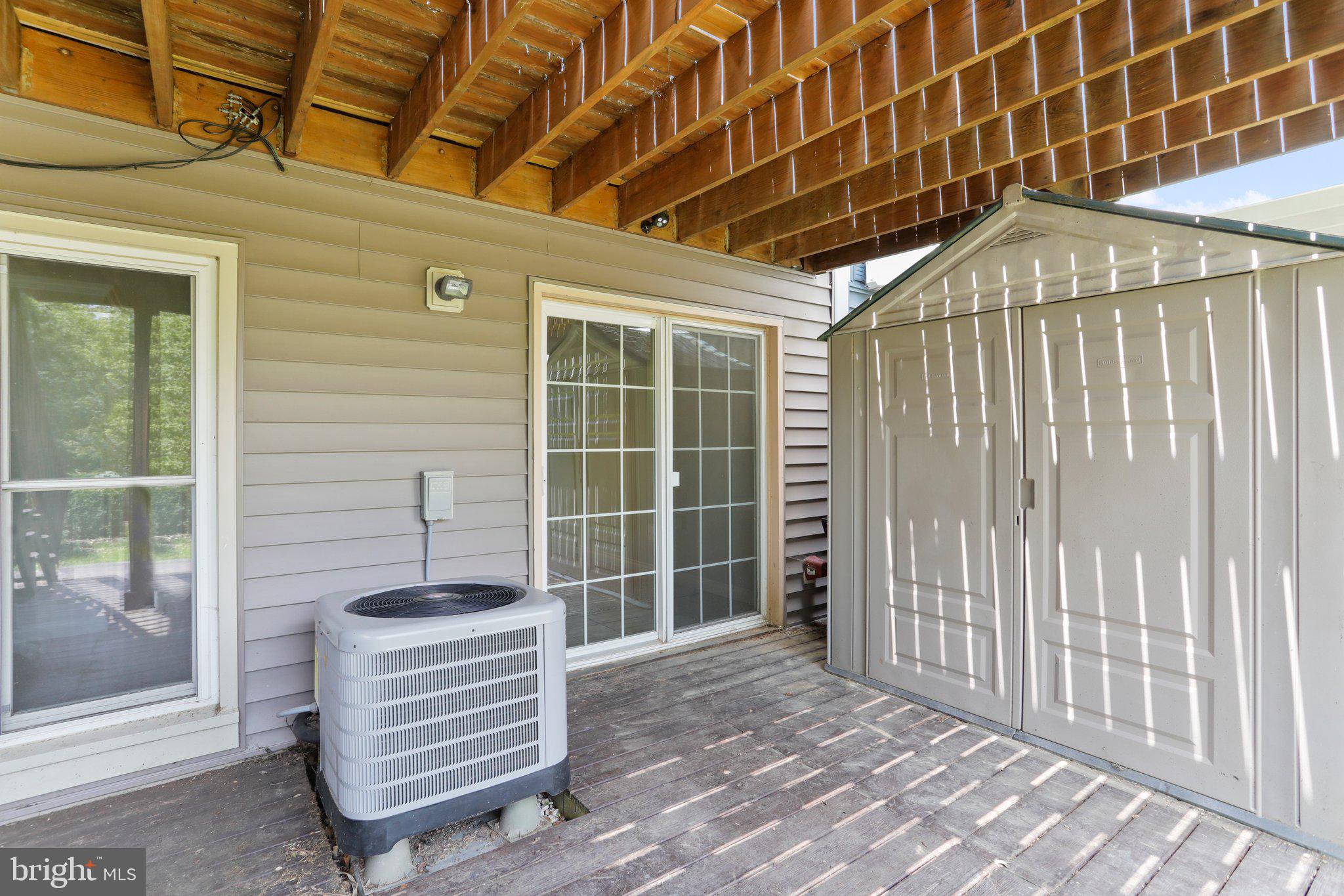 LAKE ANITA LOUISE - Residential