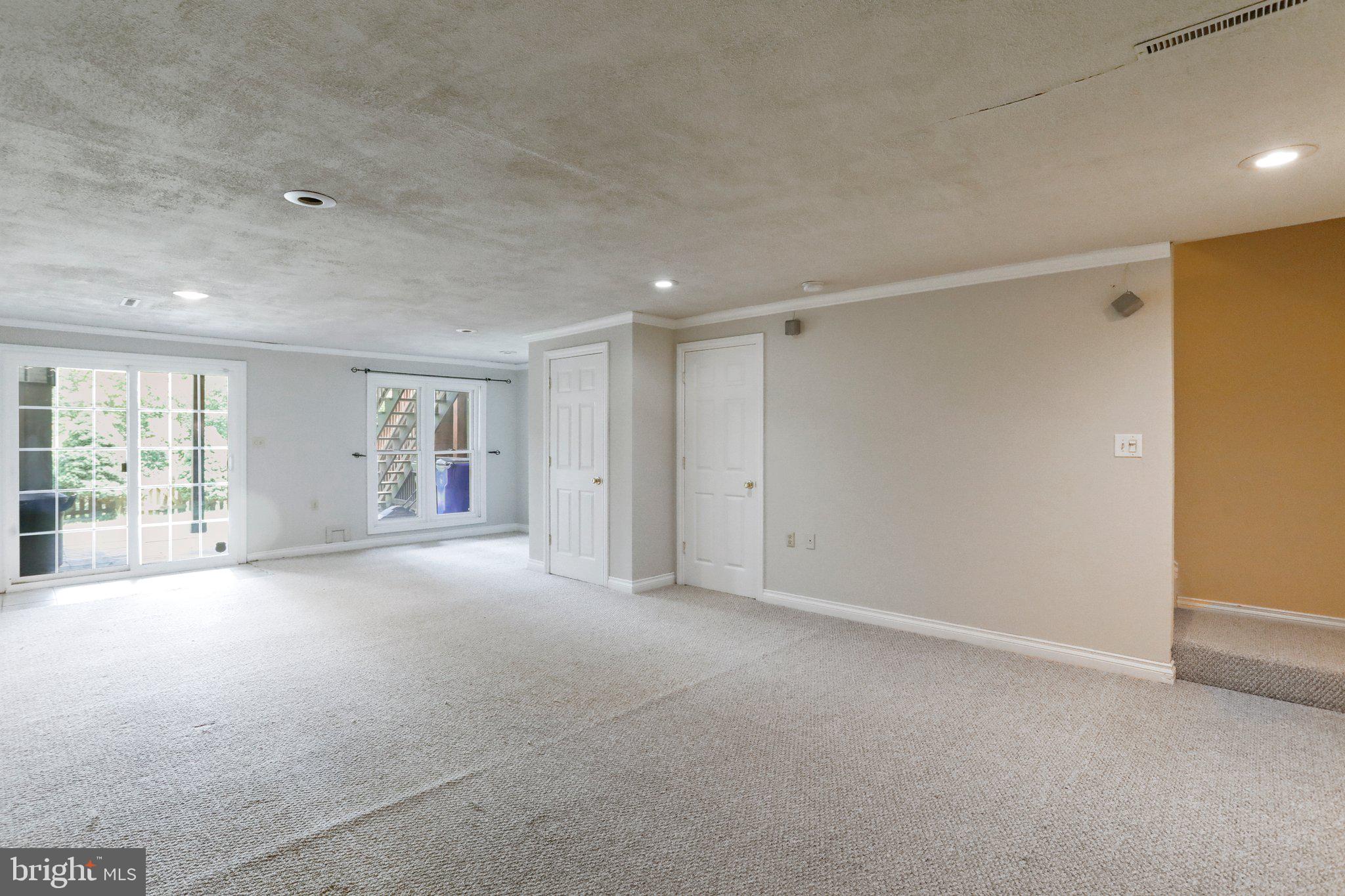 LAKE ANITA LOUISE - Residential