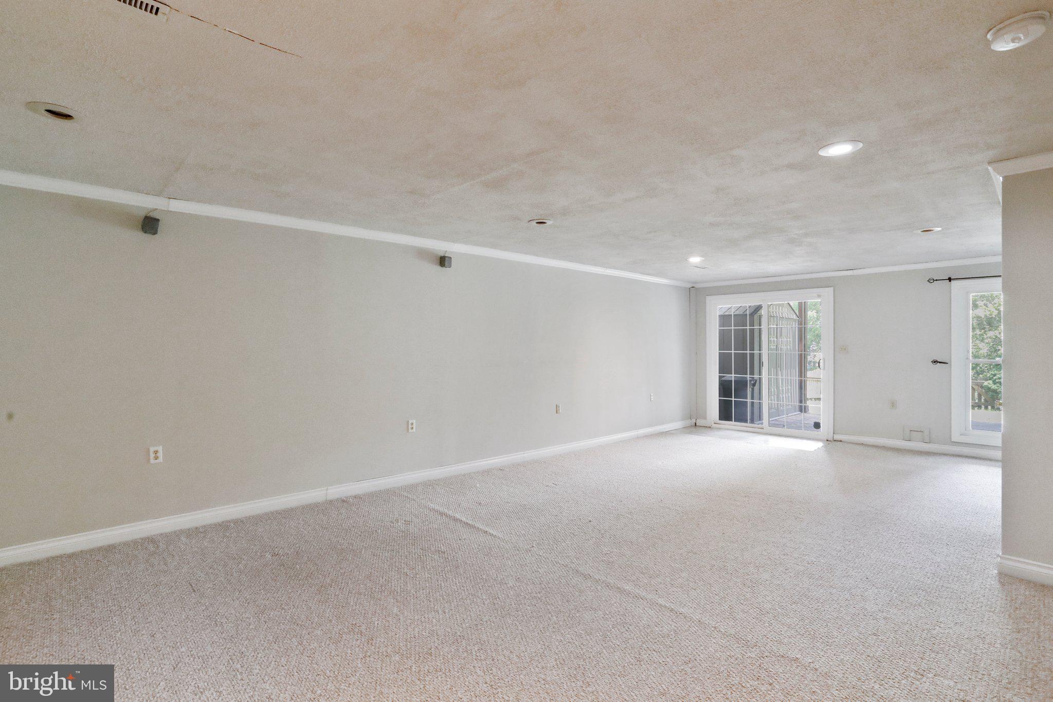 LAKE ANITA LOUISE - Residential