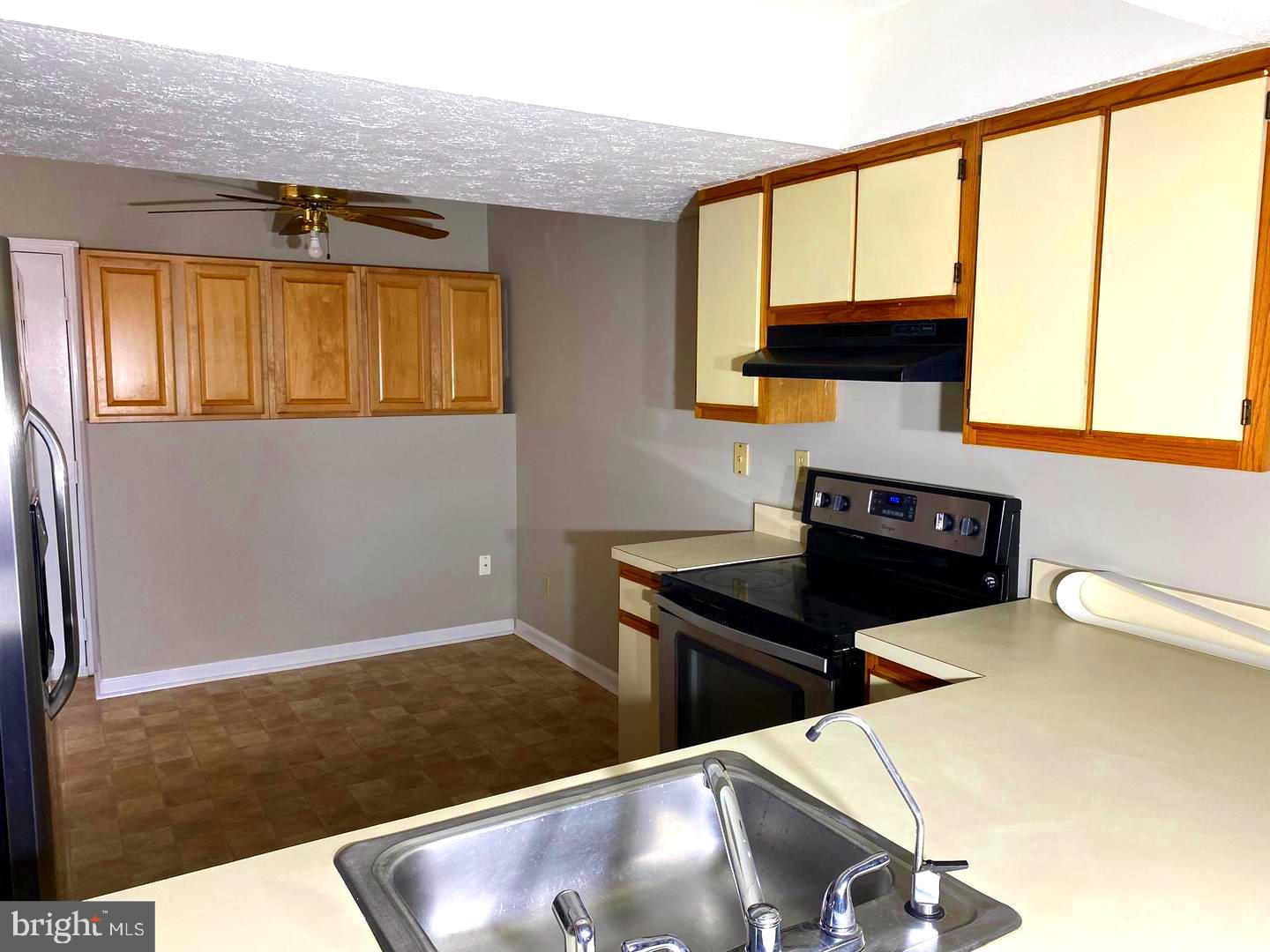 COLUMBIA COMMONS - Residential Lease