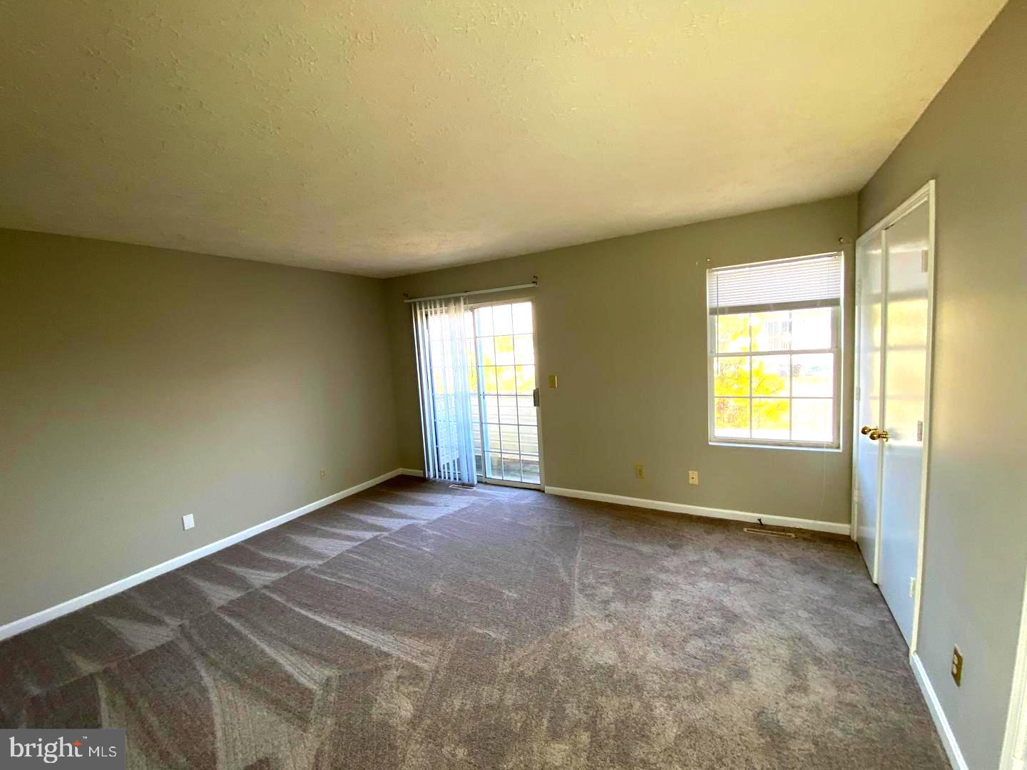 COLUMBIA COMMONS - Residential Lease